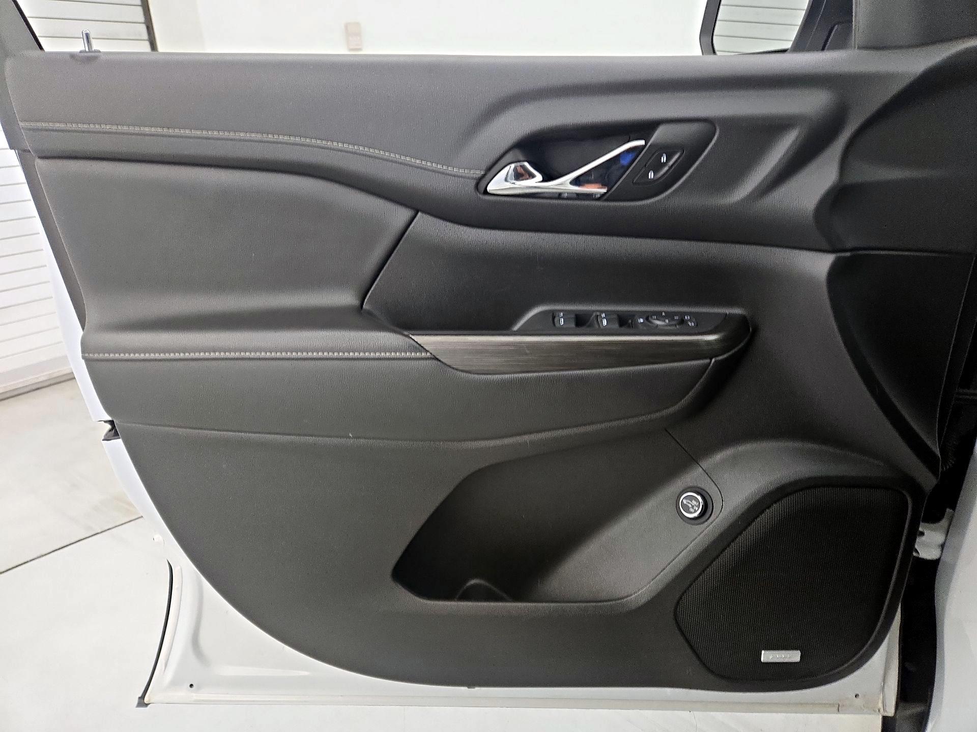 Thumbnail: 2023 GMC Acadia - 12