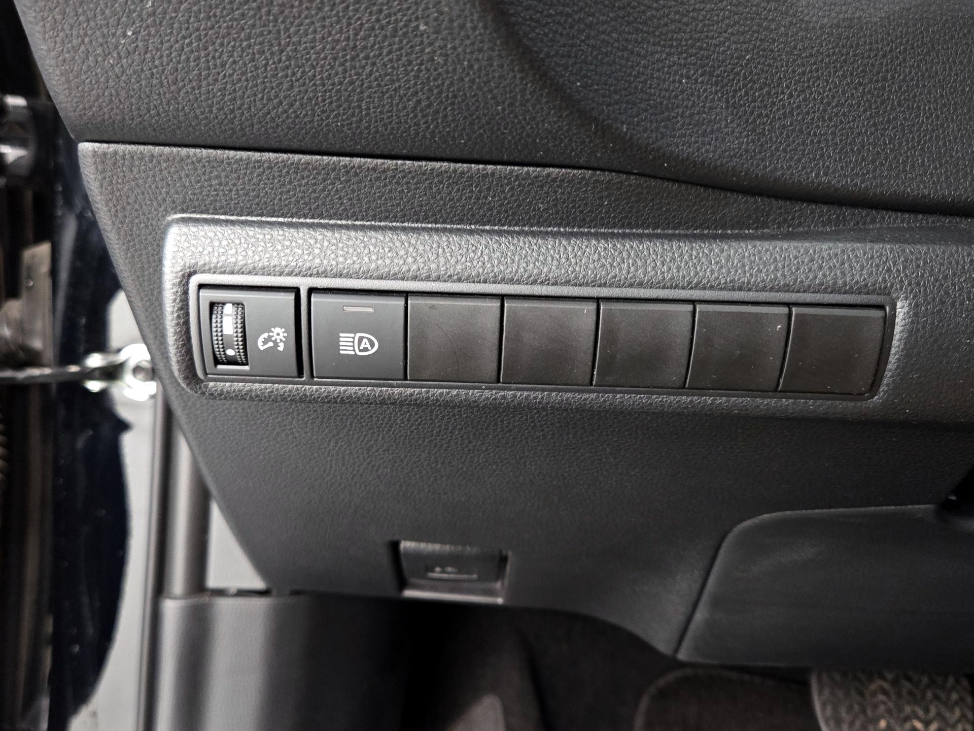 Thumbnail: 2025 Toyota Corolla - 13