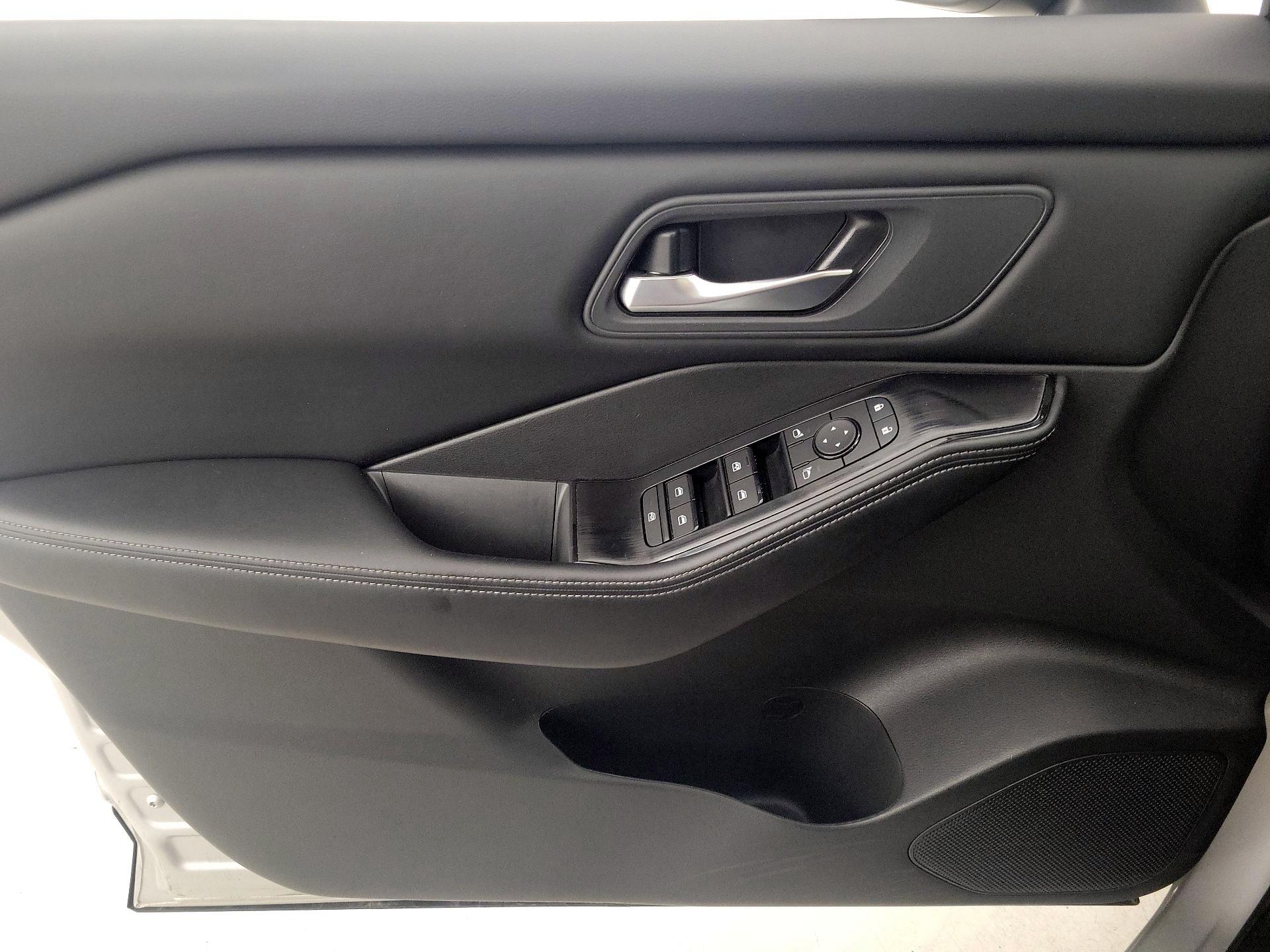 Thumbnail: 2025 Nissan Rogue - 12