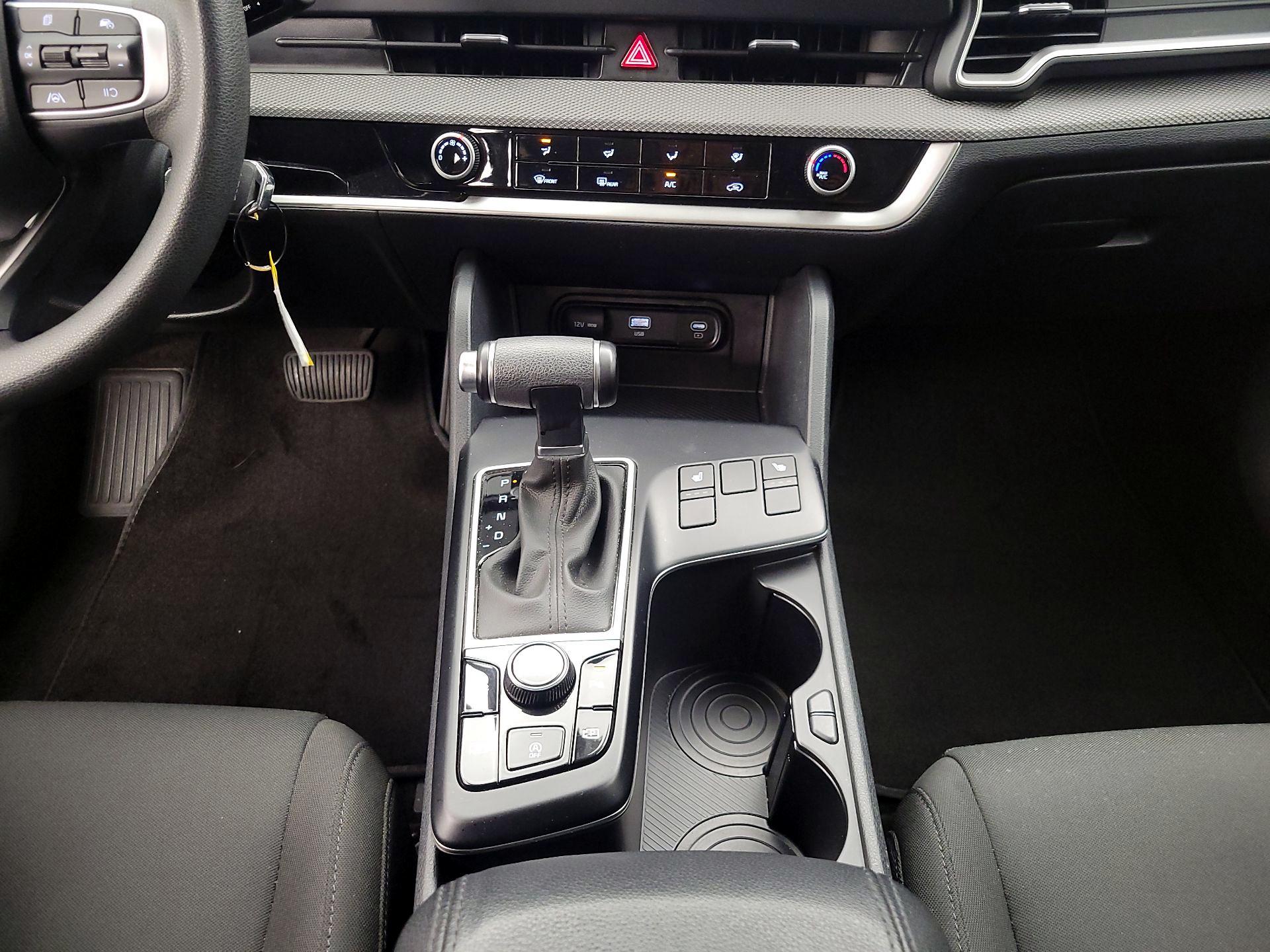 Thumbnail: 2025 Kia Sportage - 16