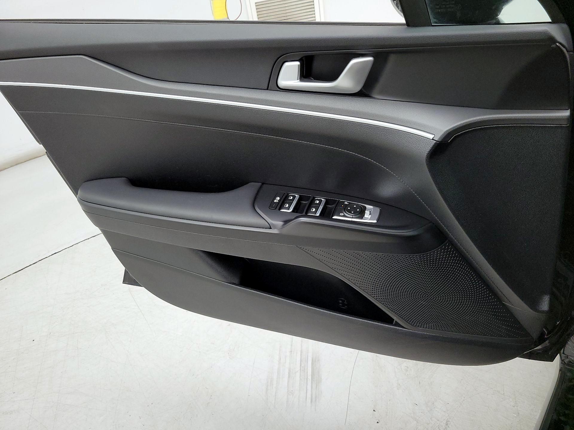 Thumbnail: 2025 Kia K5 - 12