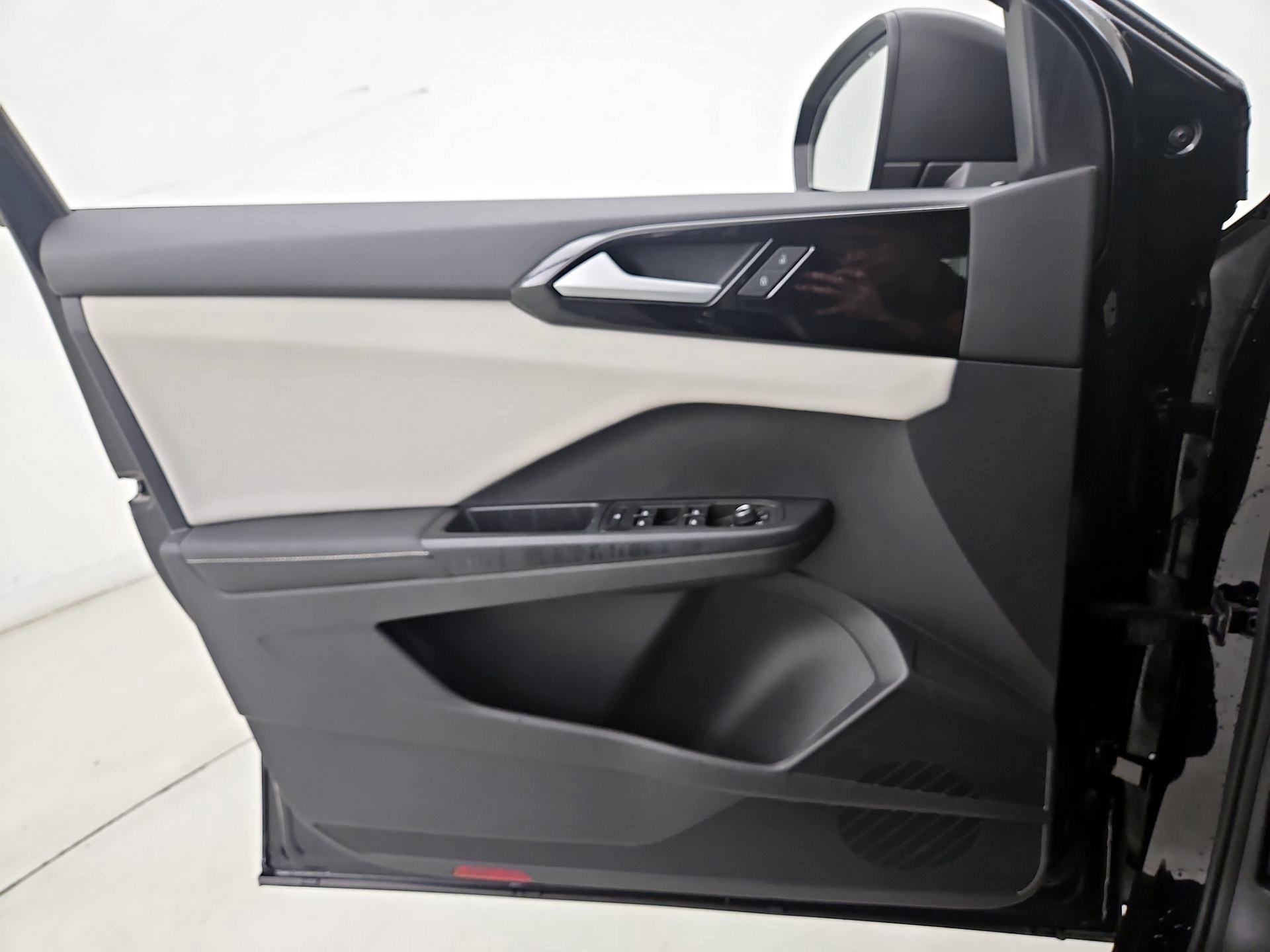 Thumbnail: 2025 Volkswagen Taos - 12