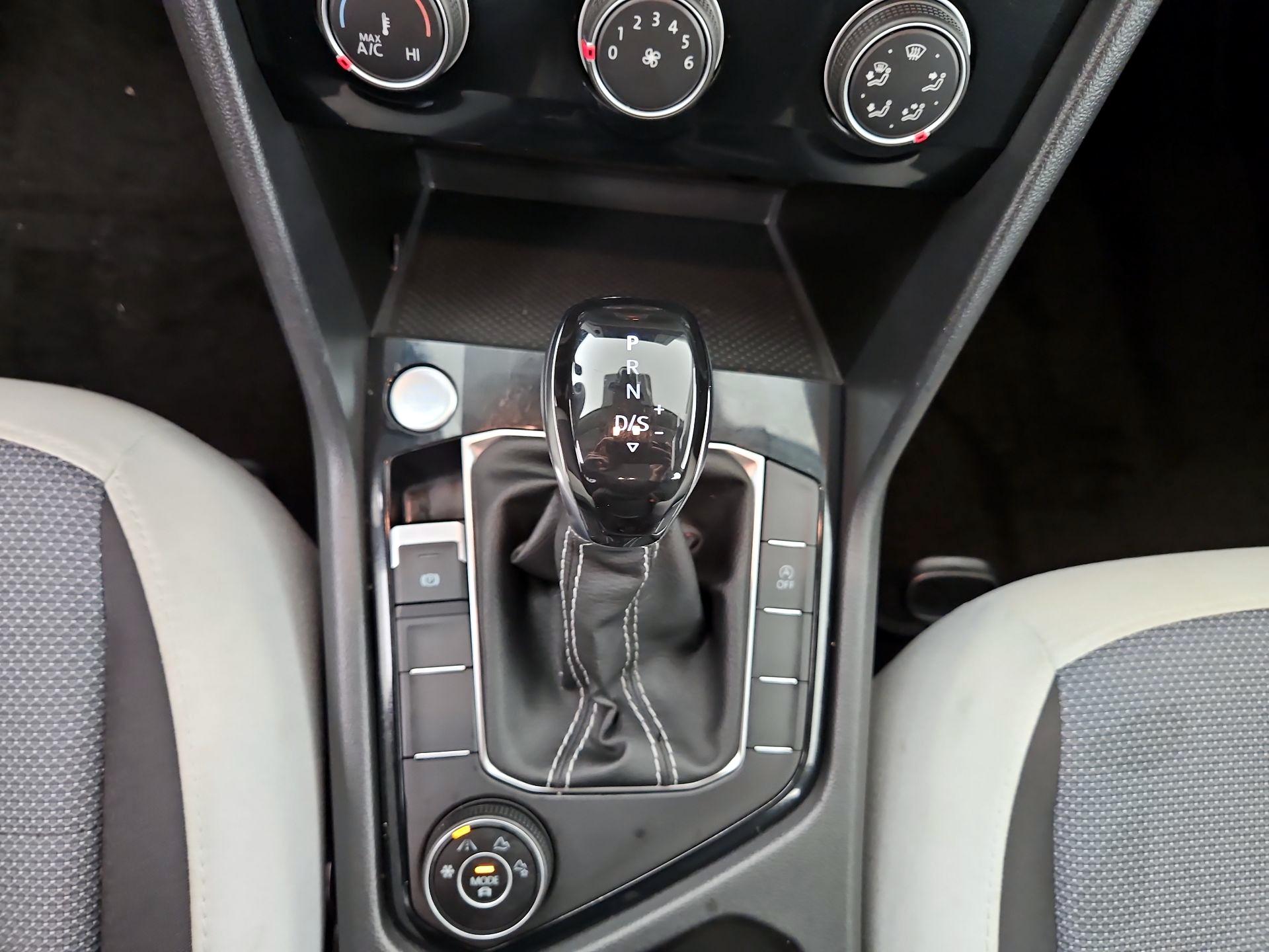 Thumbnail: 2025 Volkswagen Taos - 17