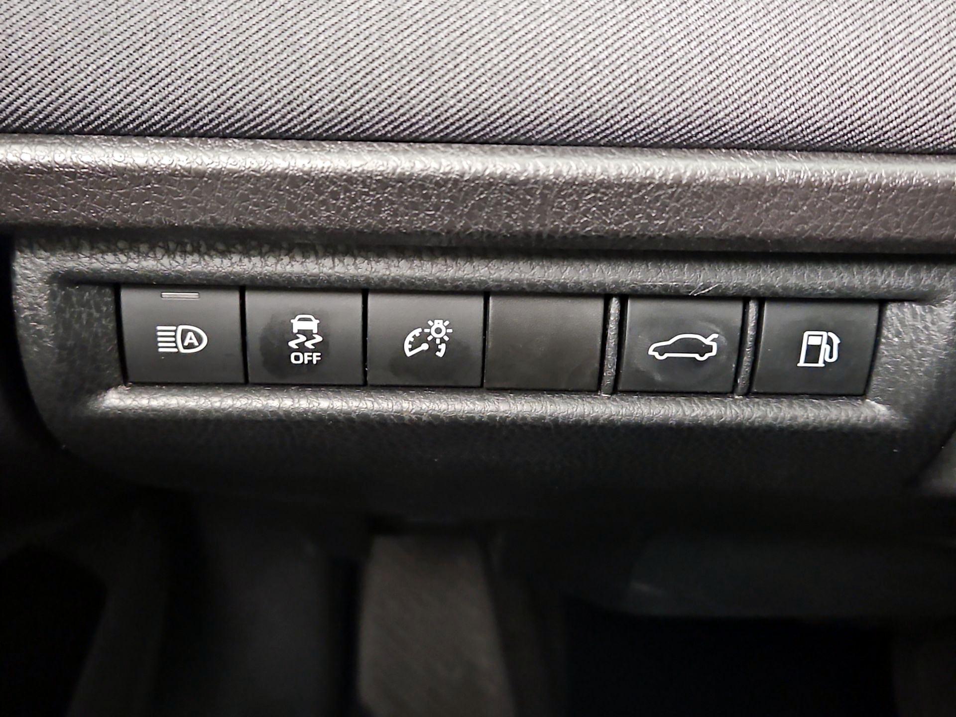 Thumbnail: 2025 Toyota Camry - 13