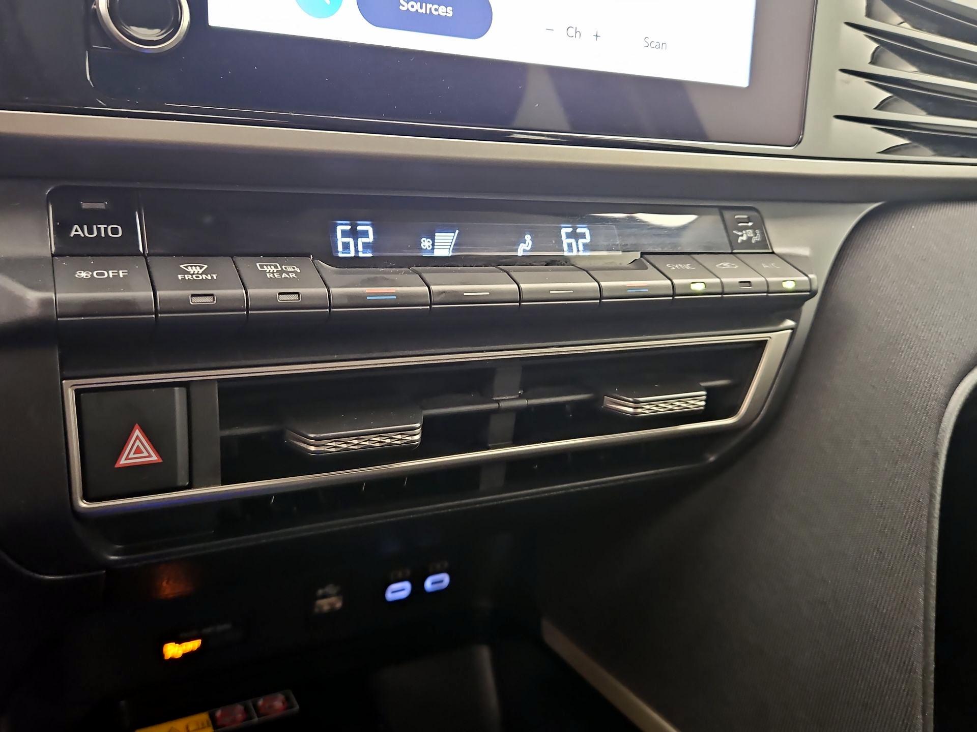 Thumbnail: 2025 Toyota Camry - 16