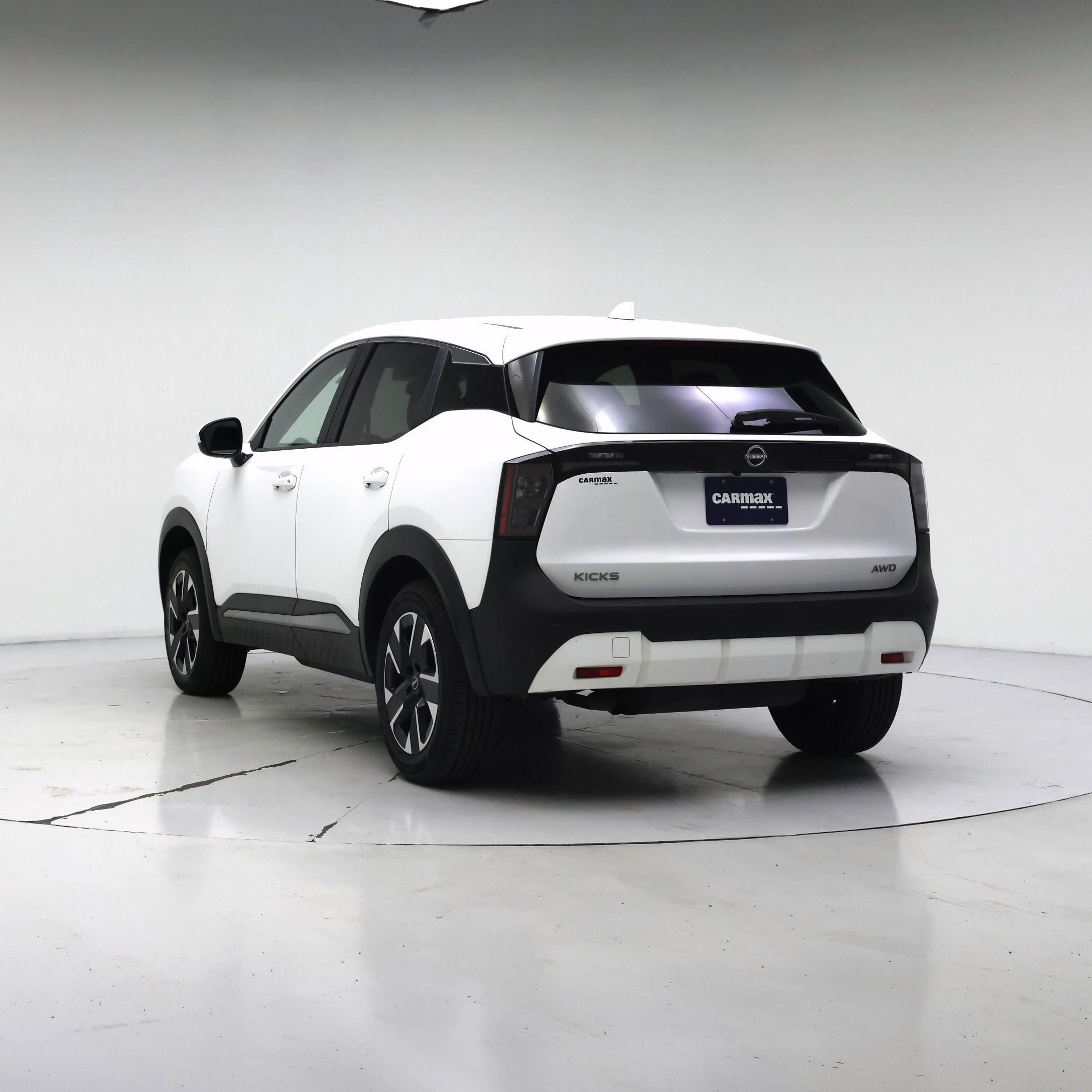 Thumbnail: 2025 Nissan Kicks - 2