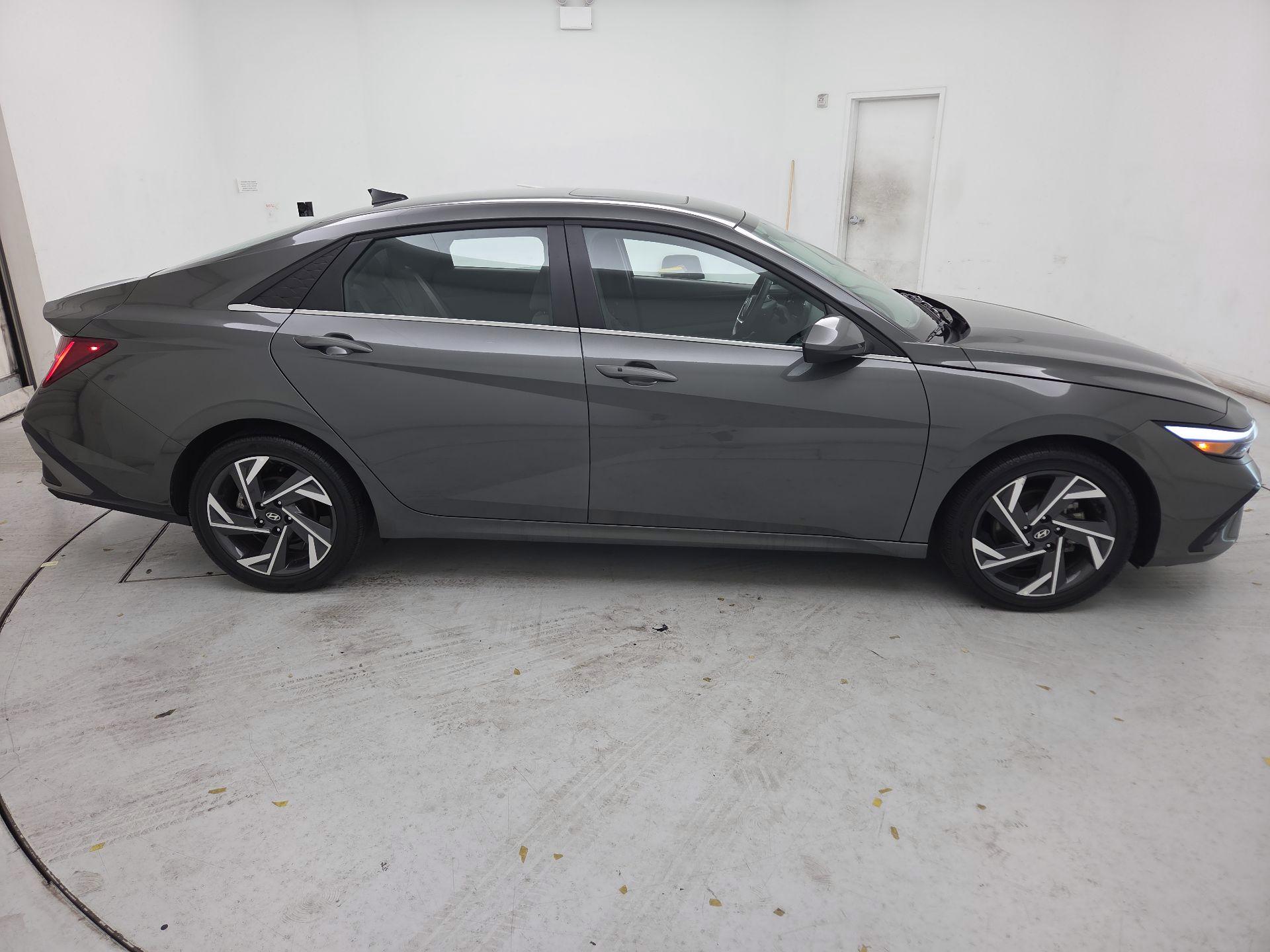 Thumbnail: 2025 Hyundai Elantra - 4