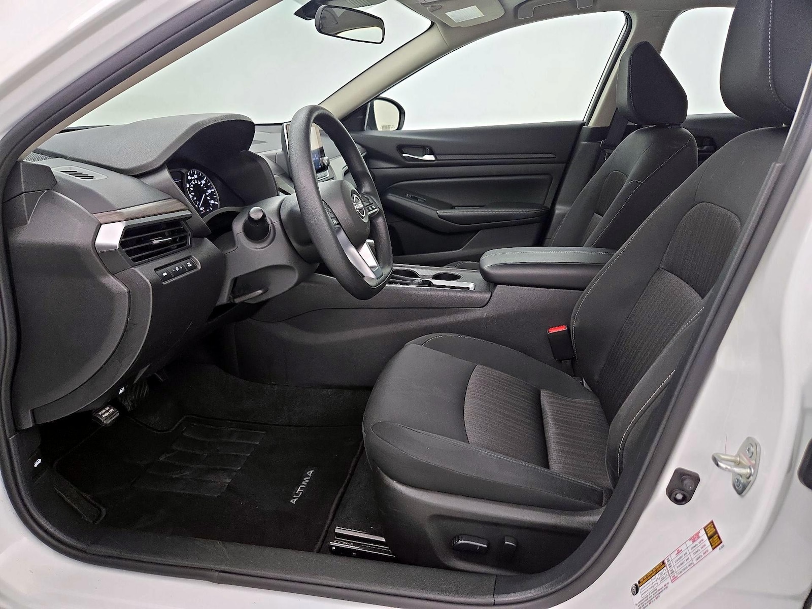 2025 Nissan Altima SV - Photo 12