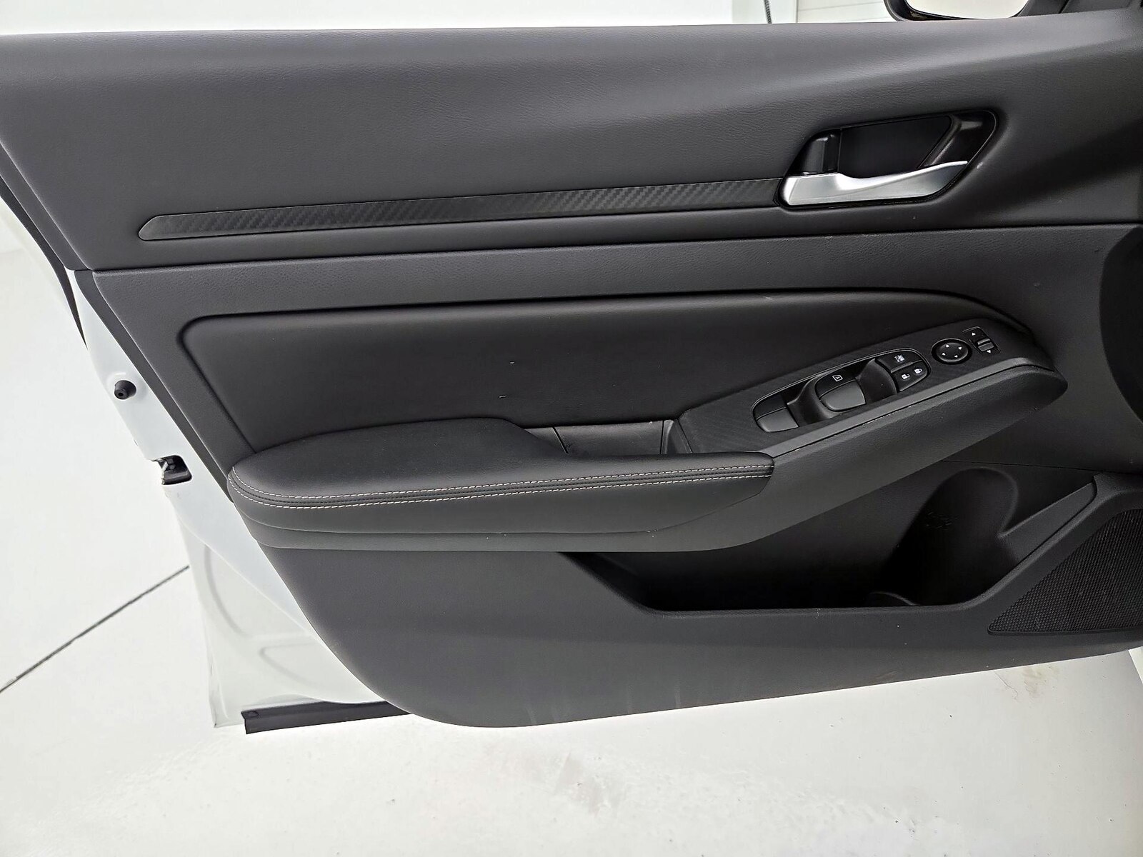 2025 Nissan Altima SV - Photo 13