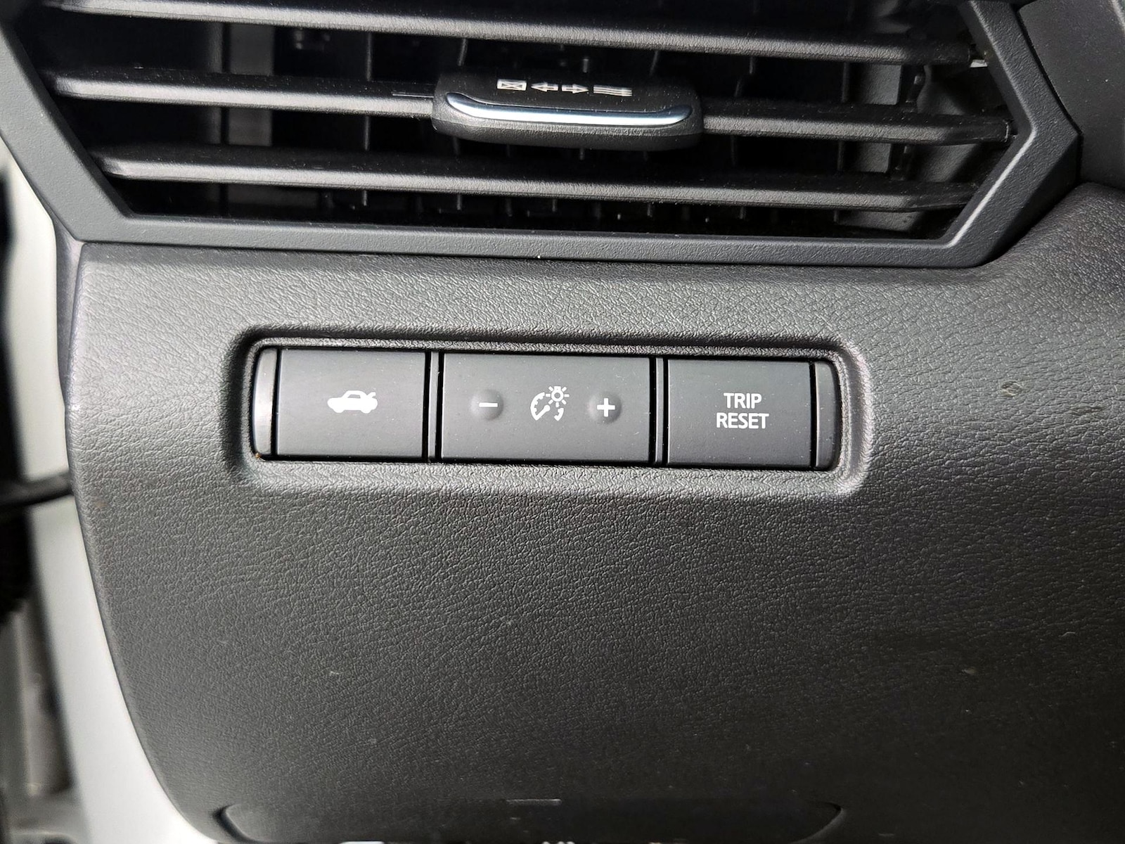 2025 Nissan Altima SV - Photo 14