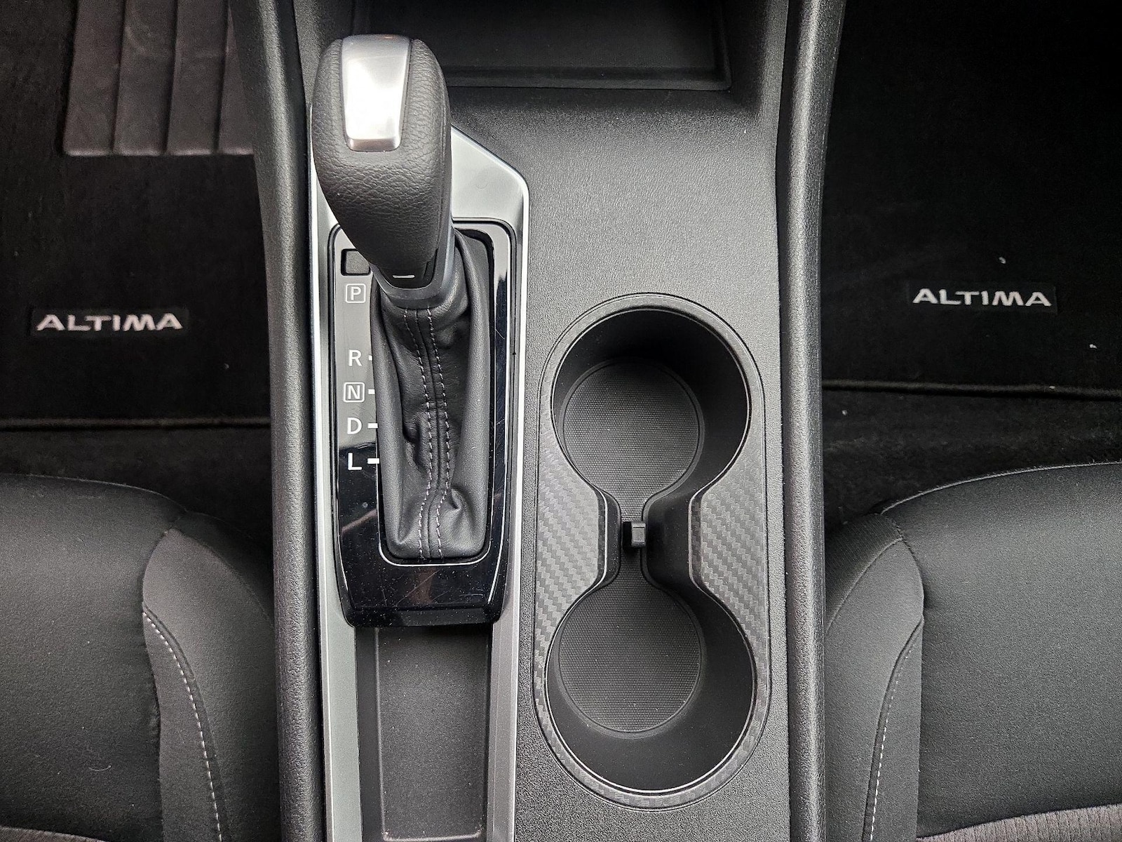 2025 Nissan Altima SV - Photo 18