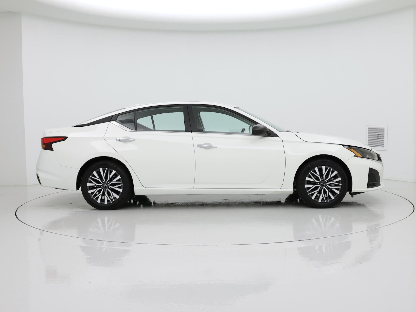 2025 Nissan Altima SV - Photo 8