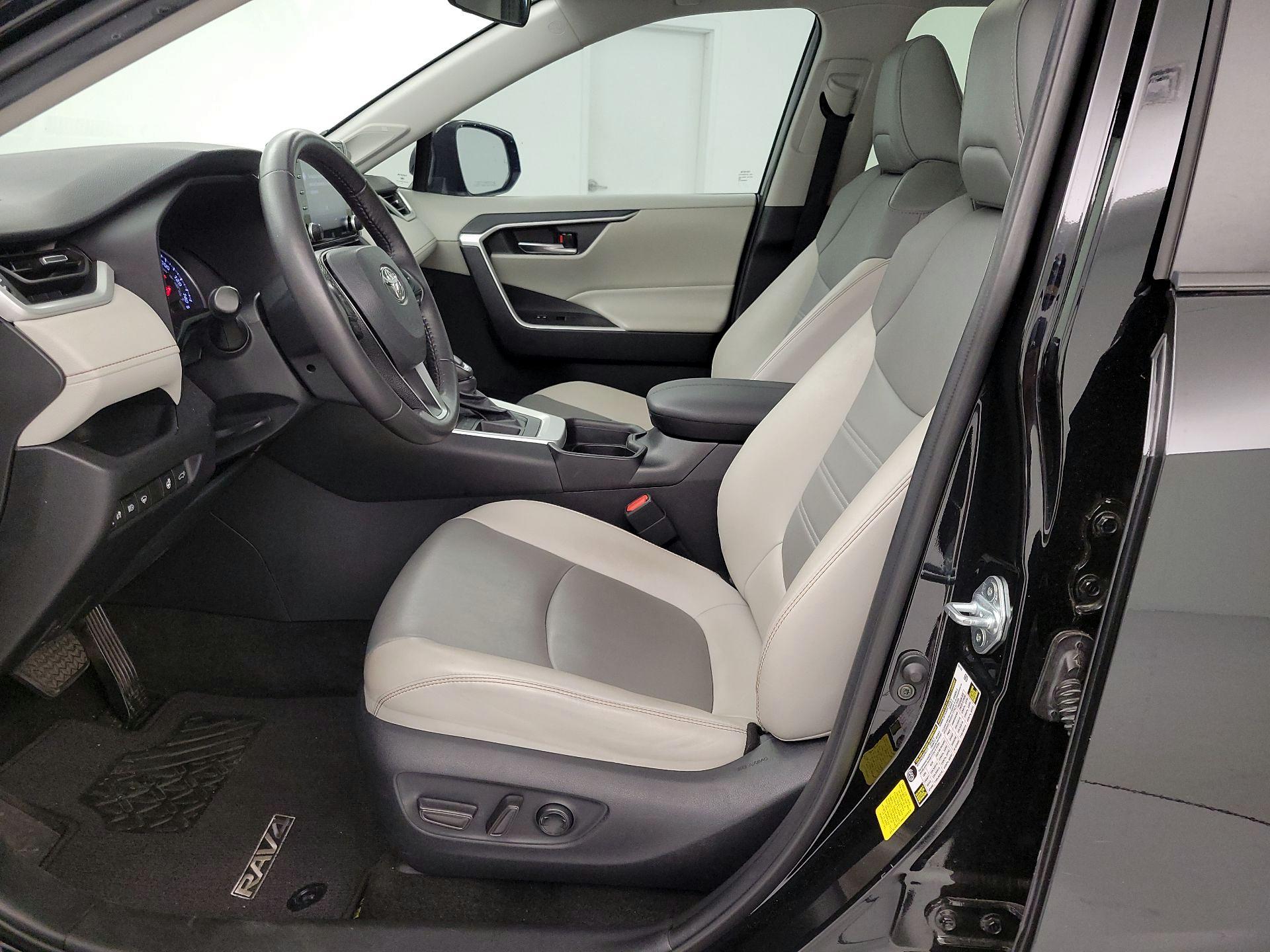 Thumbnail: 2021 Toyota RAV4 - 11