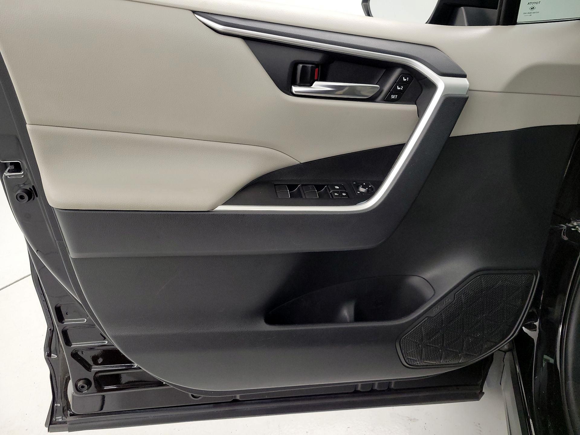 Thumbnail: 2021 Toyota RAV4 - 12