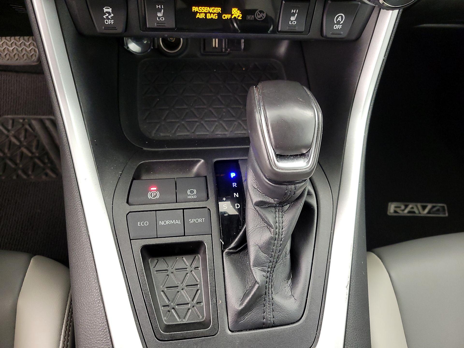 Thumbnail: 2021 Toyota RAV4 - 17