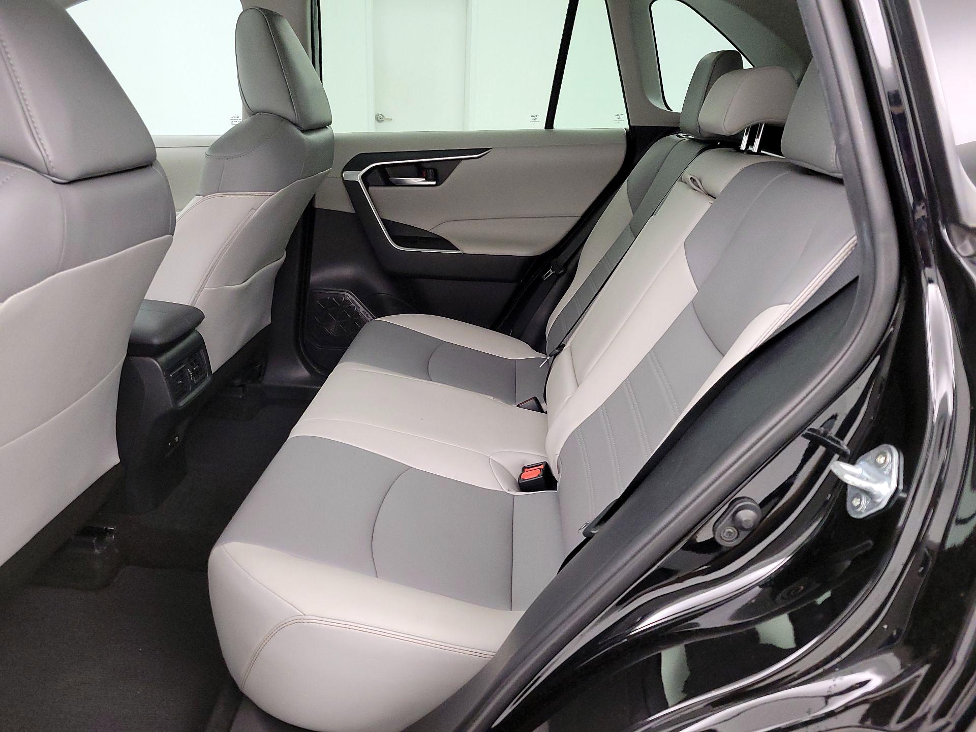 Thumbnail: 2021 Toyota RAV4 - 20