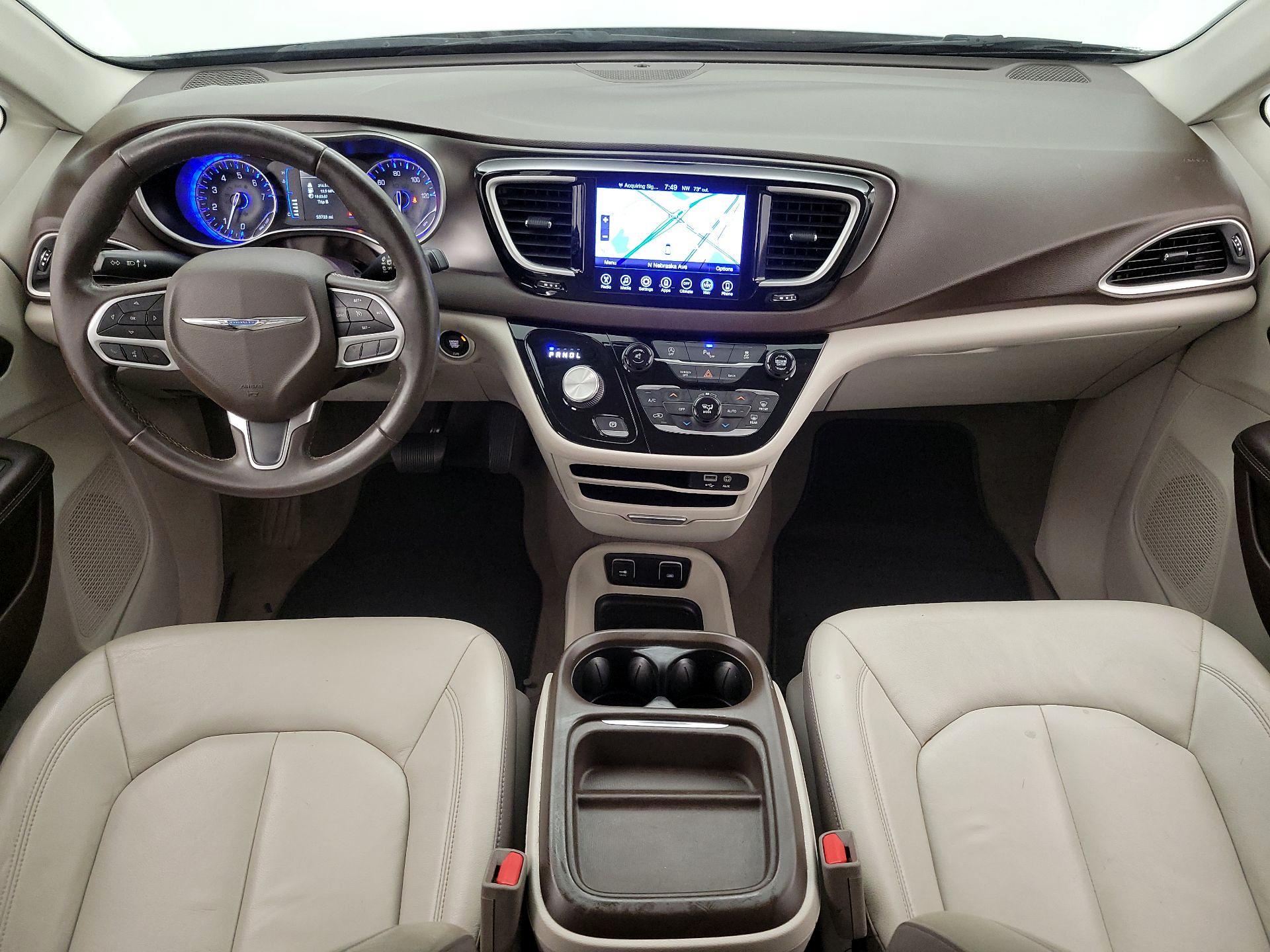 Thumbnail: 2017 Chrysler Pacifica - 9