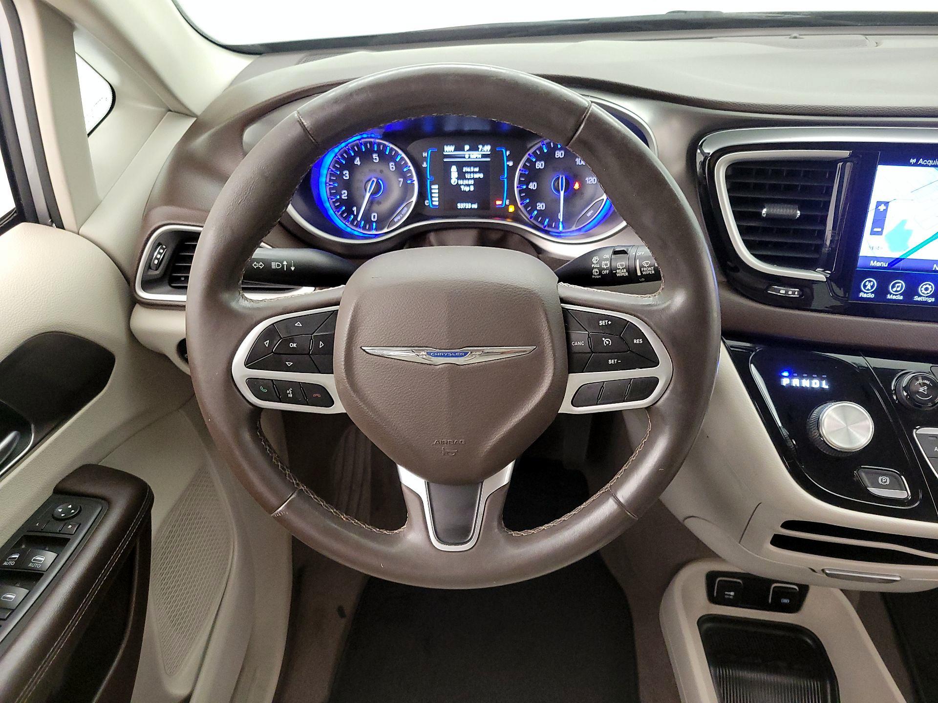 Thumbnail: 2017 Chrysler Pacifica - 10