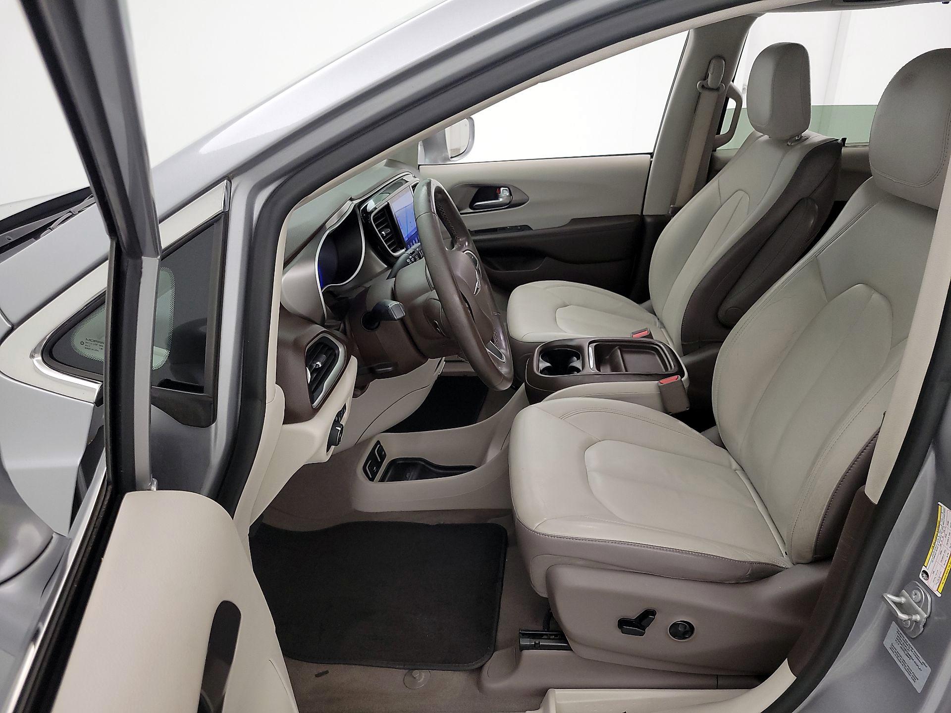 Thumbnail: 2017 Chrysler Pacifica - 11