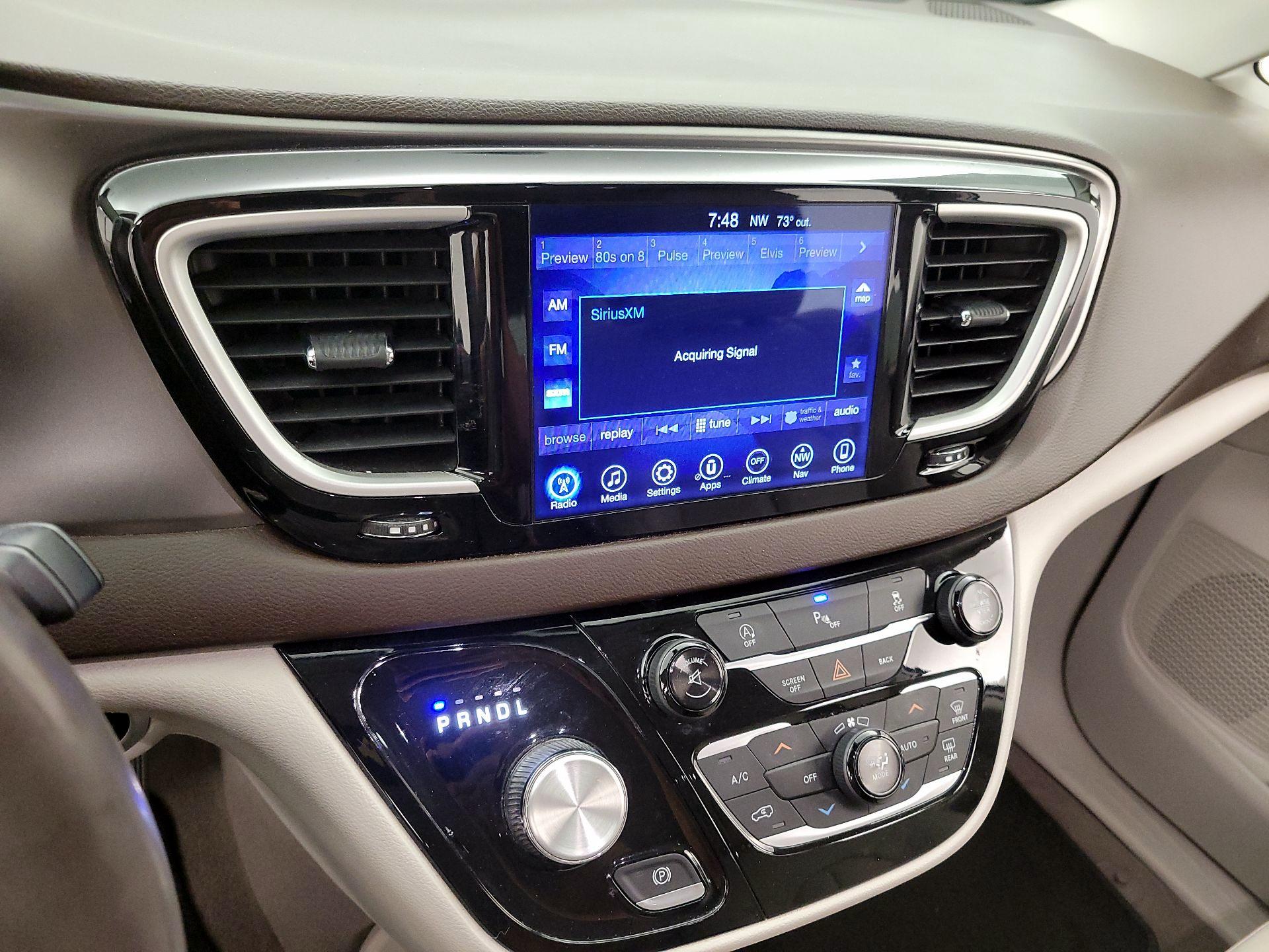 Thumbnail: 2017 Chrysler Pacifica - 16