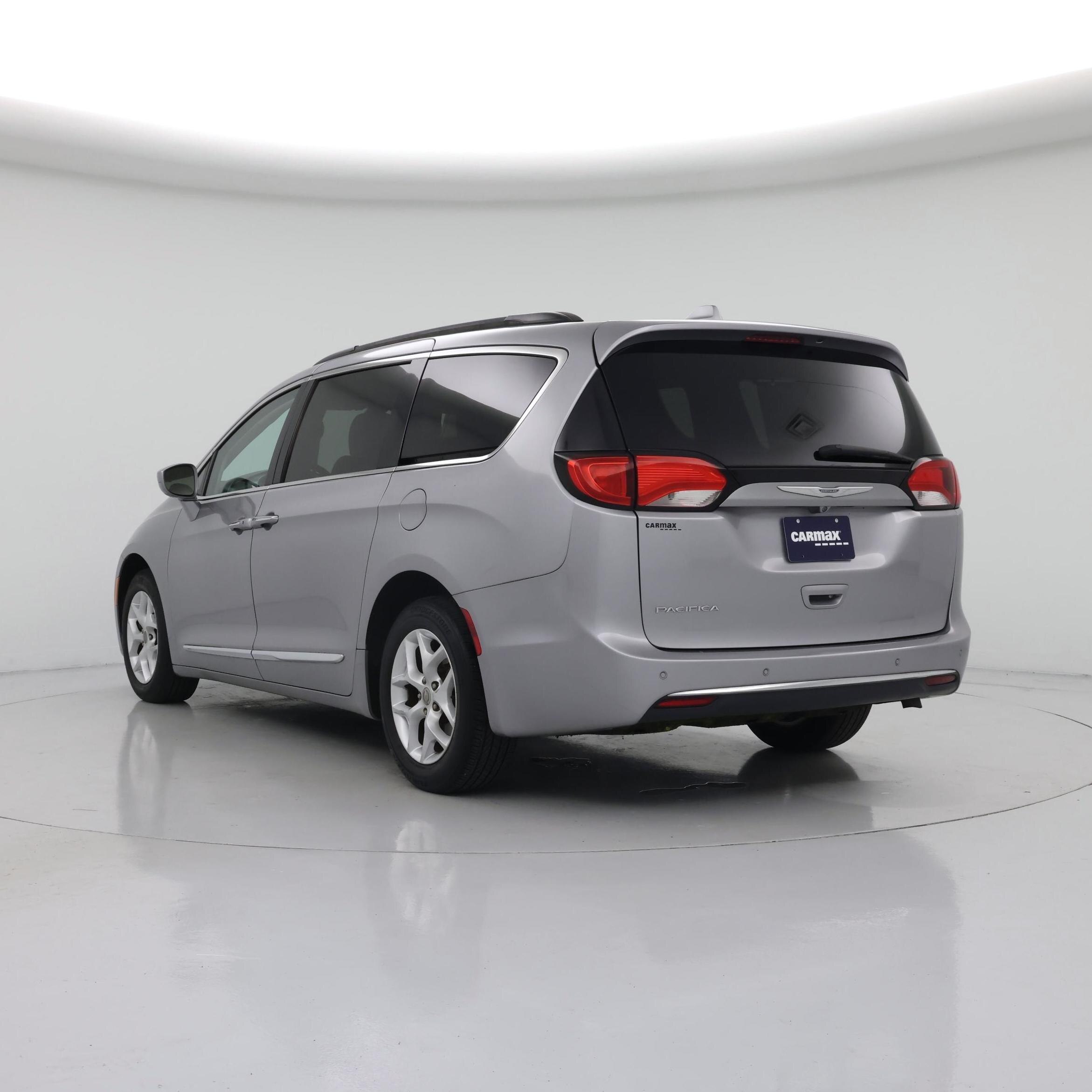 Thumbnail: 2017 Chrysler Pacifica - 2