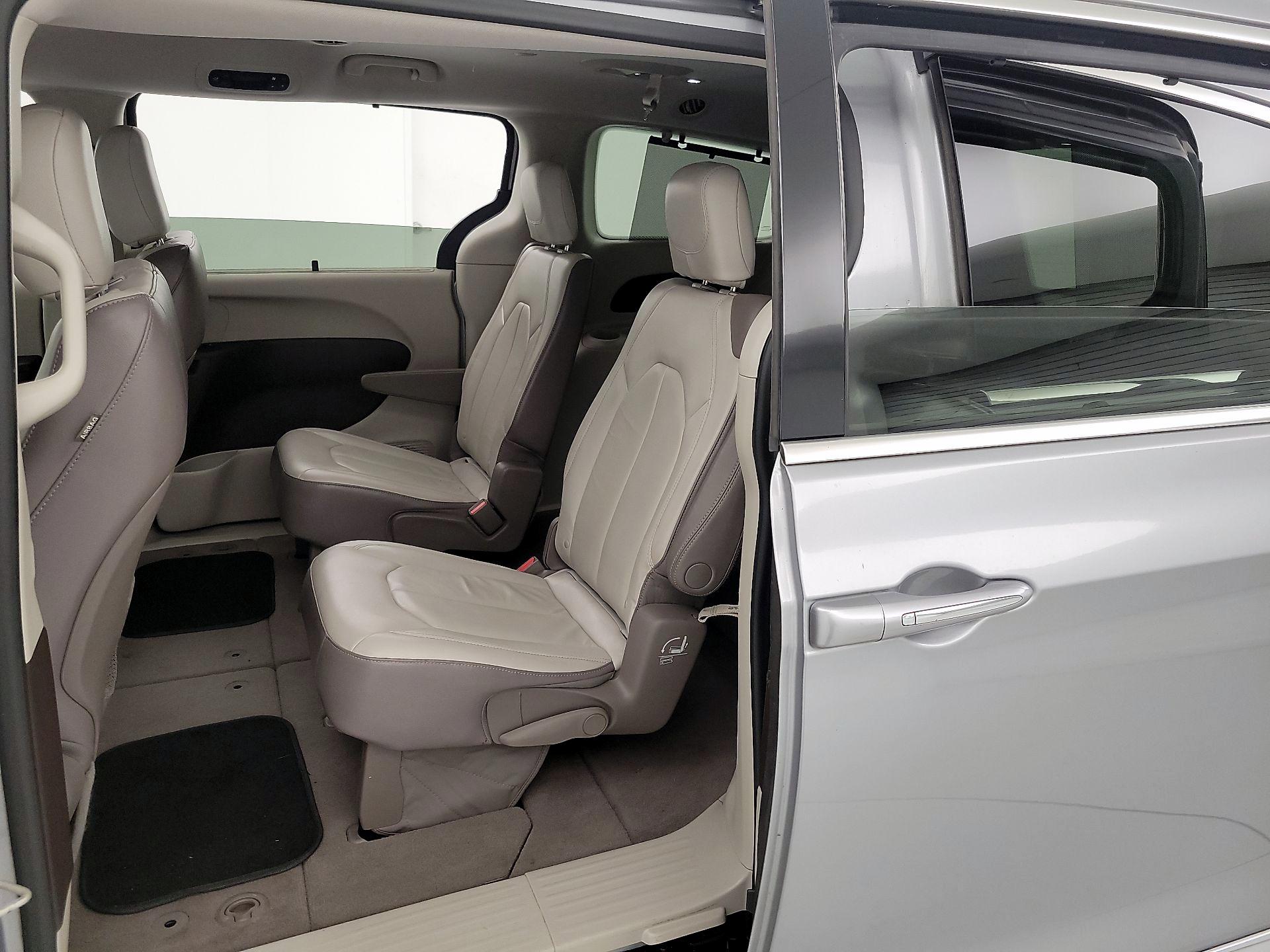 Thumbnail: 2017 Chrysler Pacifica - 20