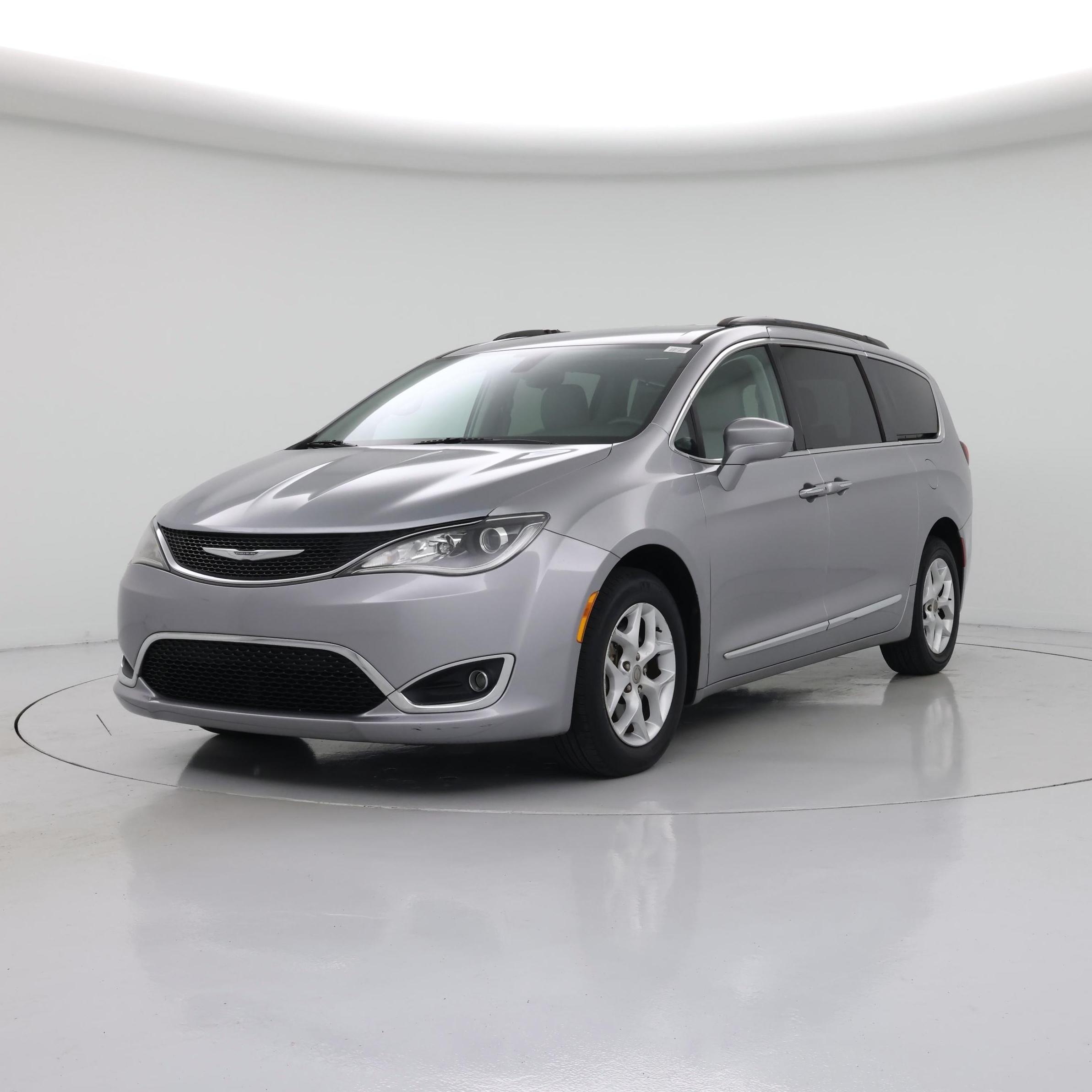 Thumbnail: 2017 Chrysler Pacifica - 4