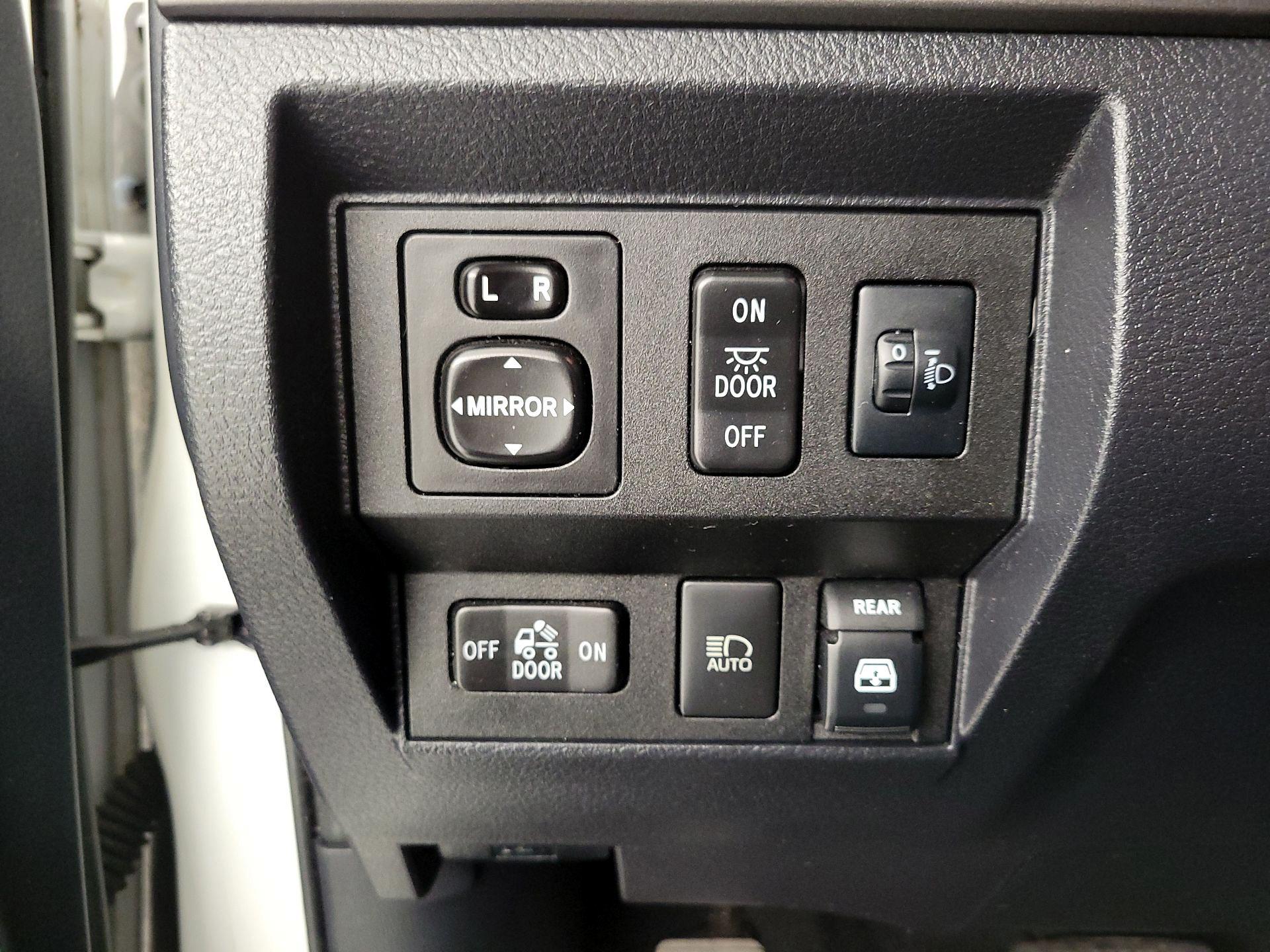 Thumbnail: 2018 Toyota Tundra - 13