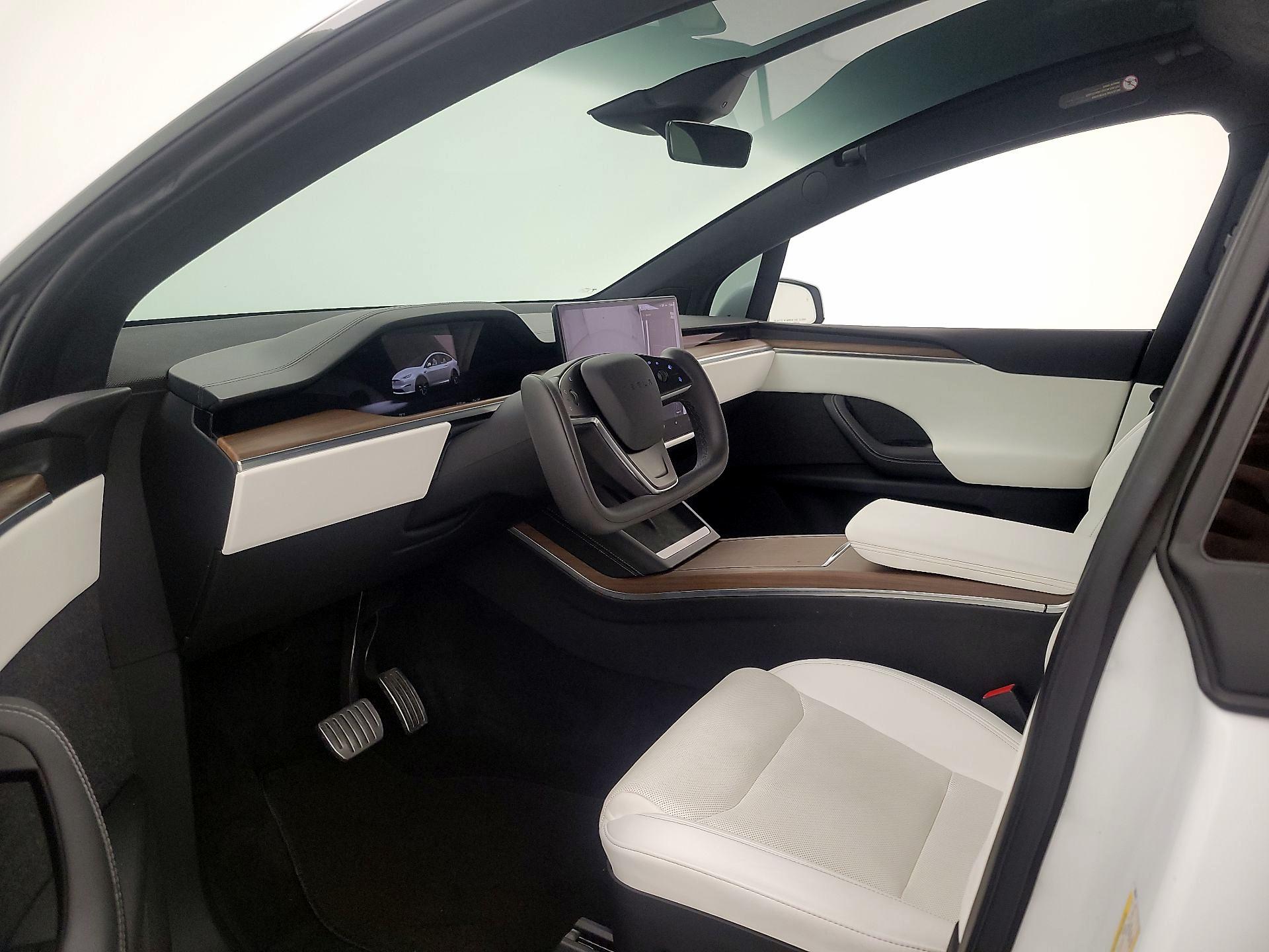 Thumbnail: 2022 Tesla Model X - 11