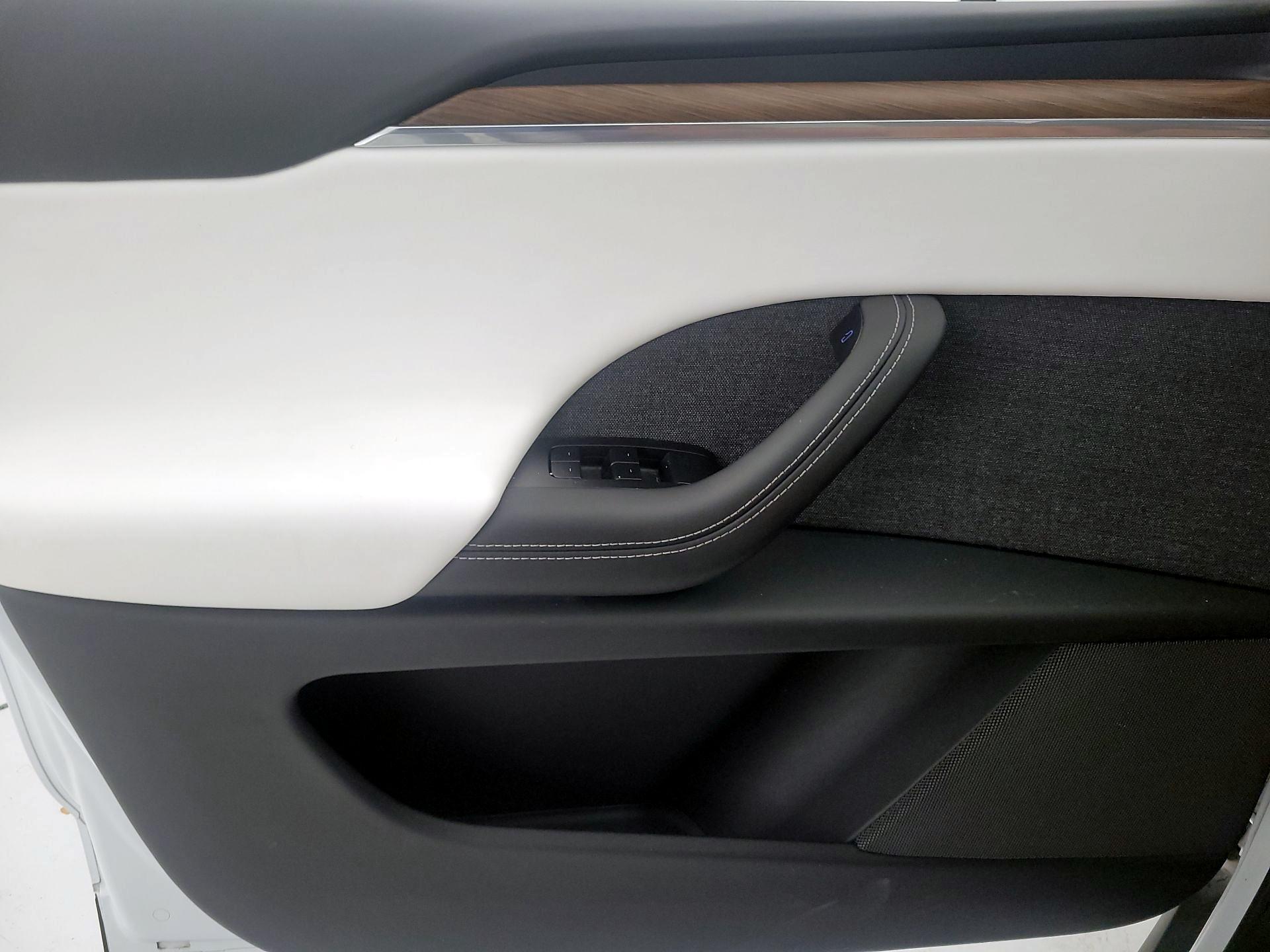 Thumbnail: 2022 Tesla Model X - 12
