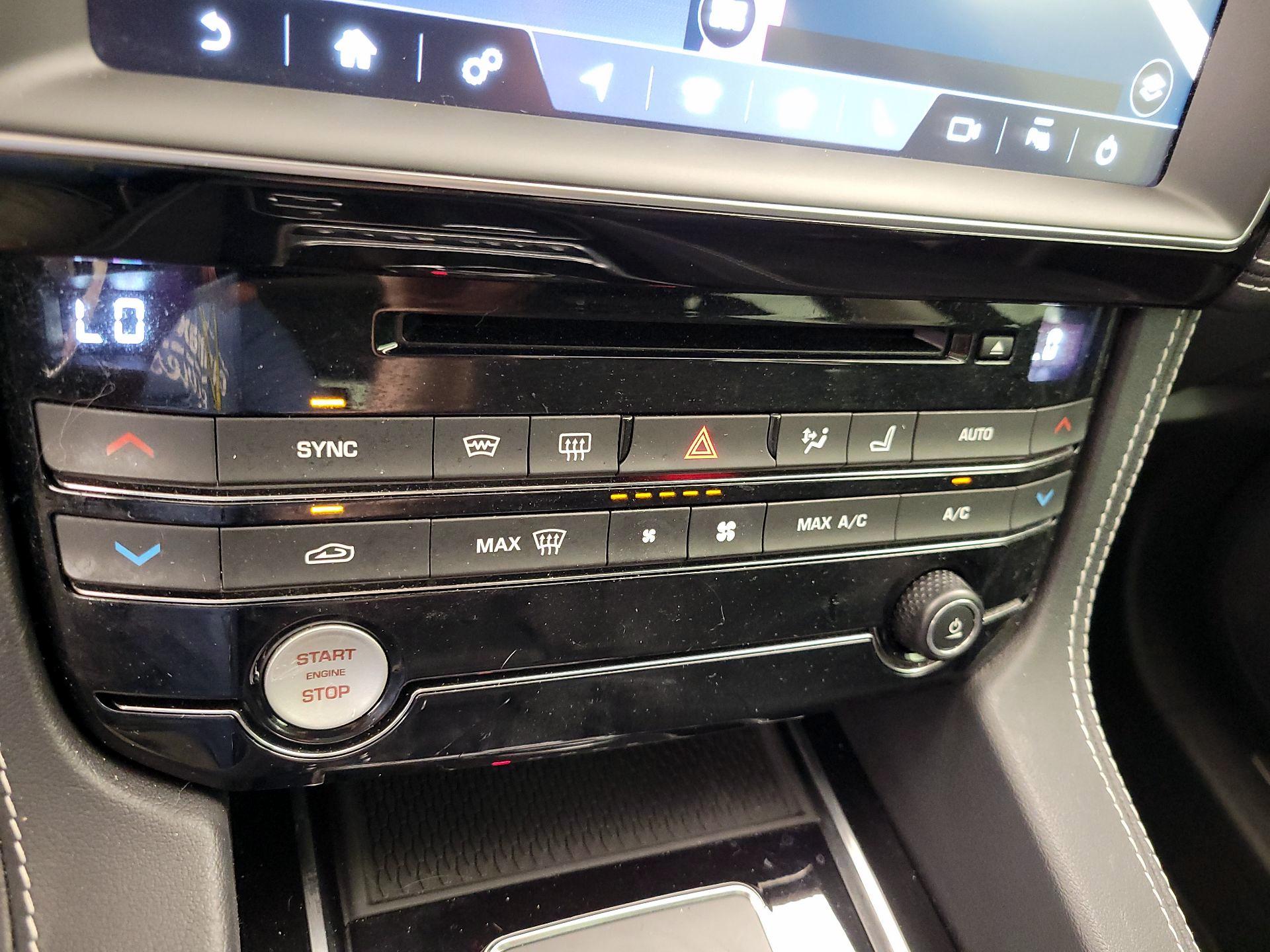 Thumbnail: 2019 Jaguar F-Pace - 17