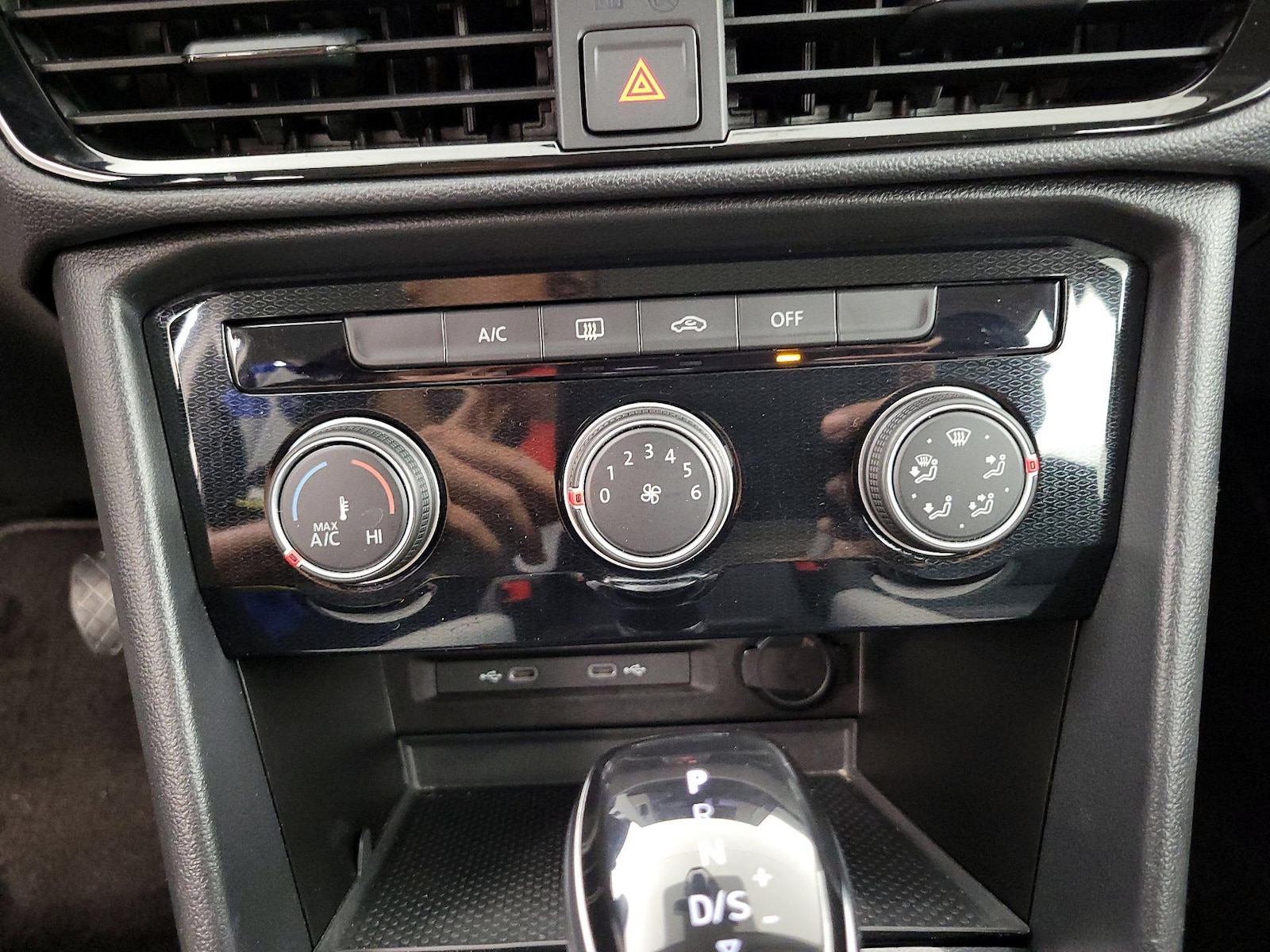 2025 Volkswagen Taos S - Photo 17