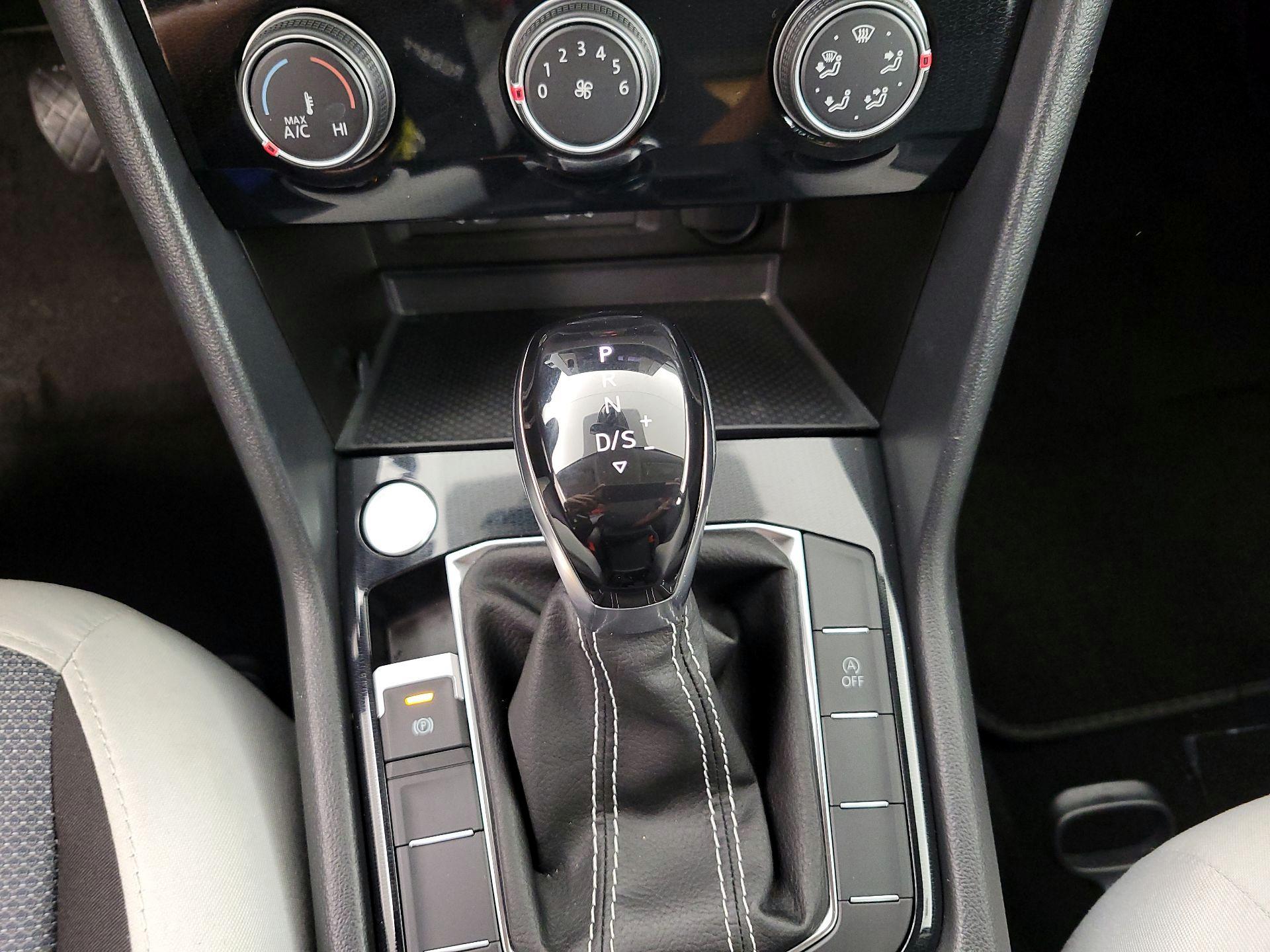 Thumbnail: 2025 Volkswagen Taos - 17