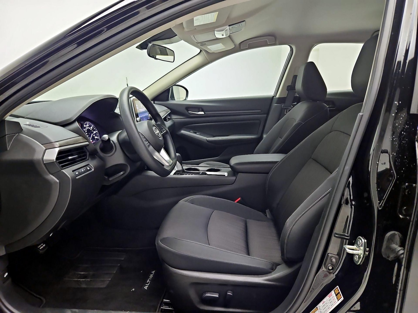 2025 Nissan Altima SV - Photo 12