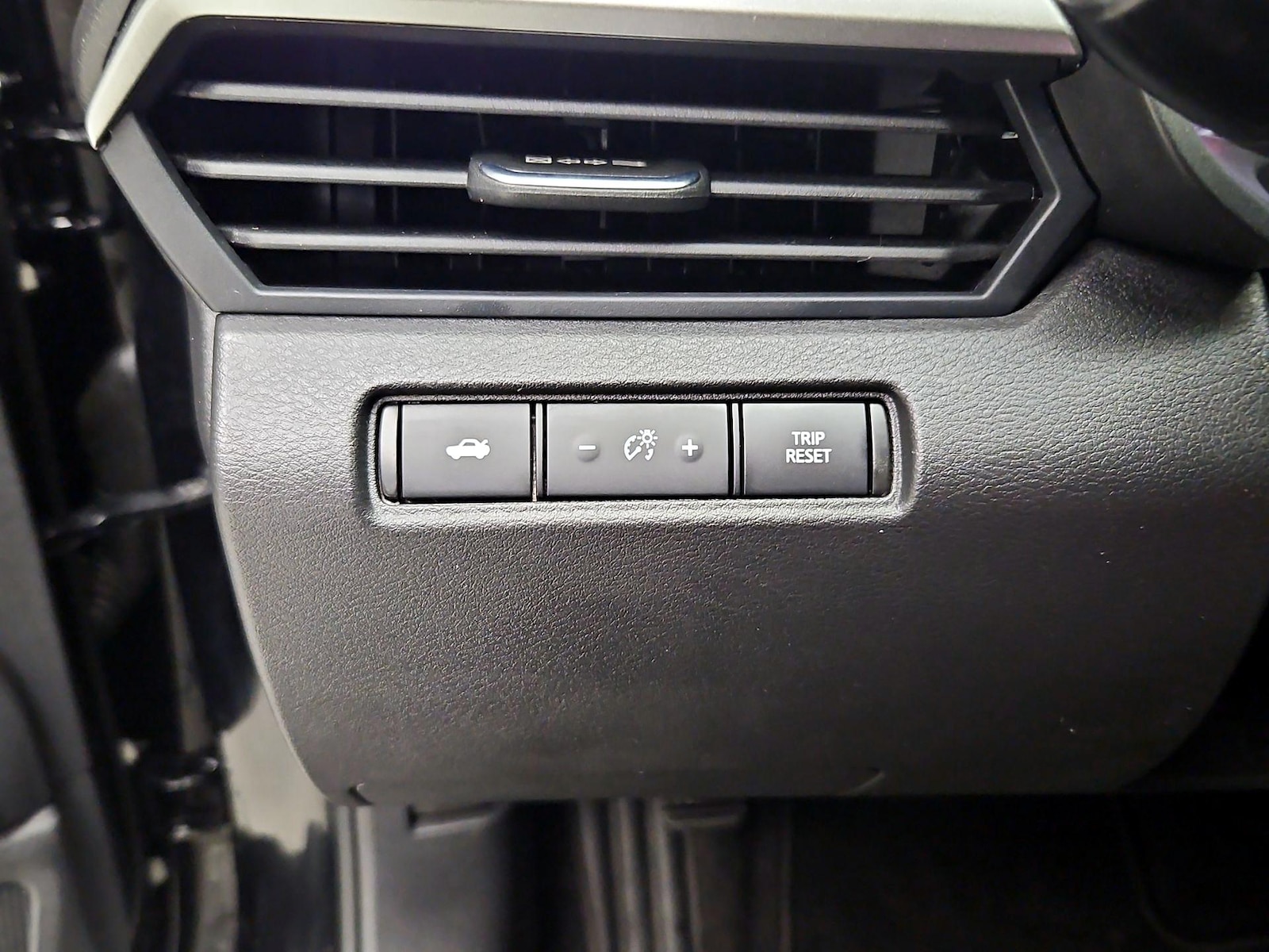 2025 Nissan Altima SV - Photo 14