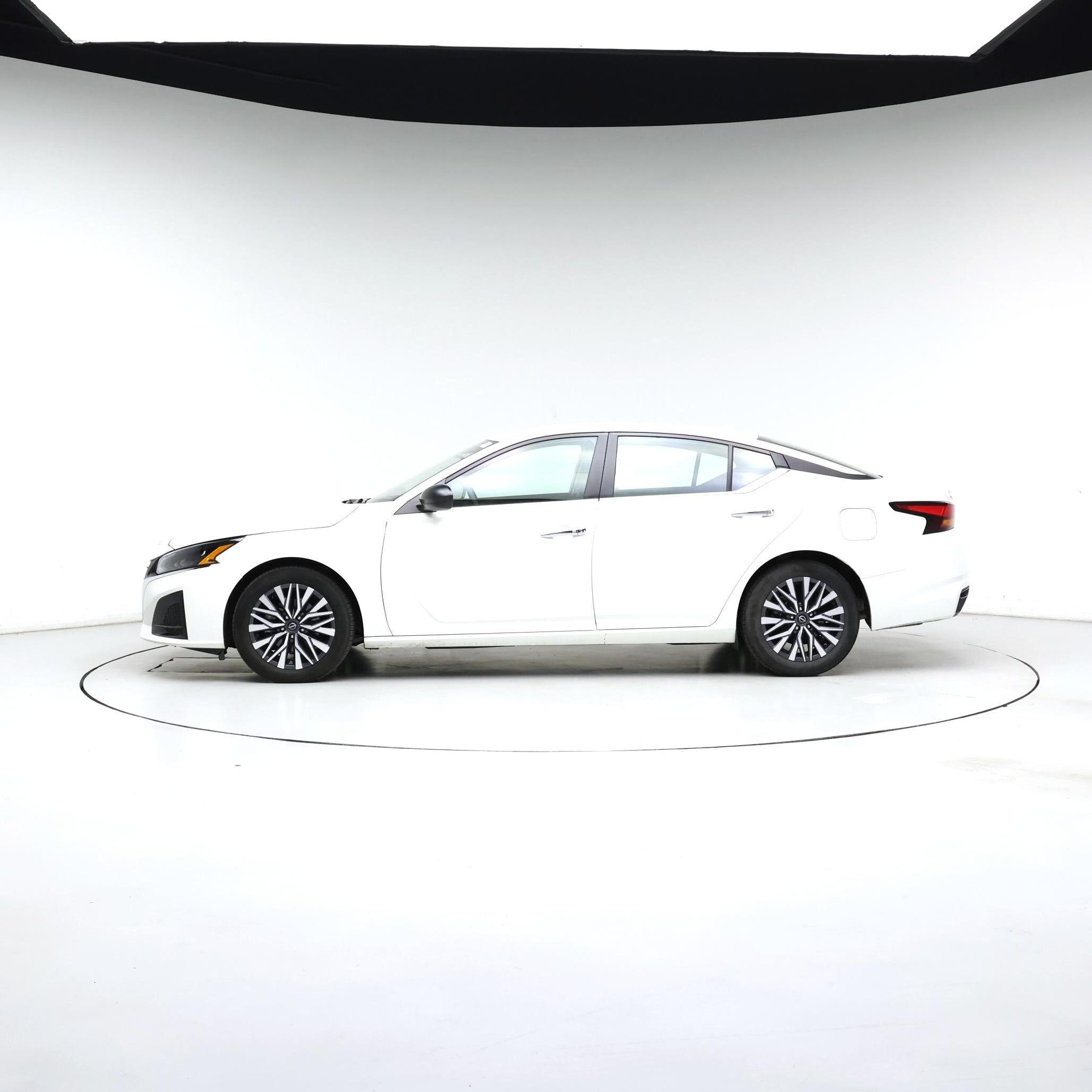 Thumbnail: 2025 Nissan Altima - 3