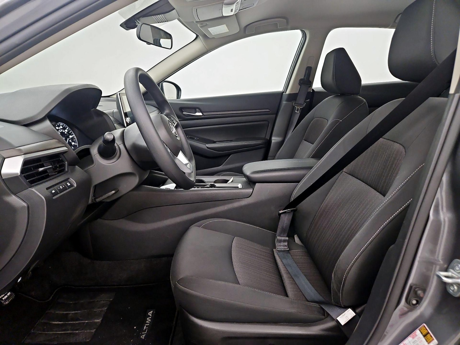 2025 Nissan Altima SV - Photo 12