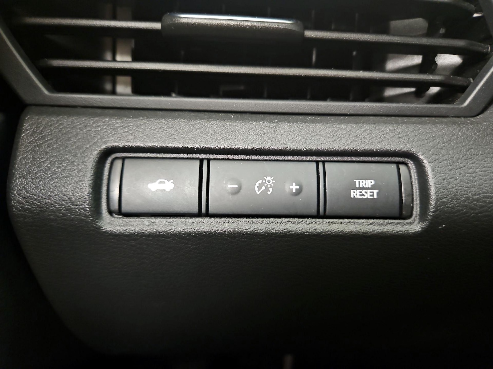 2025 Nissan Altima SV - Photo 14
