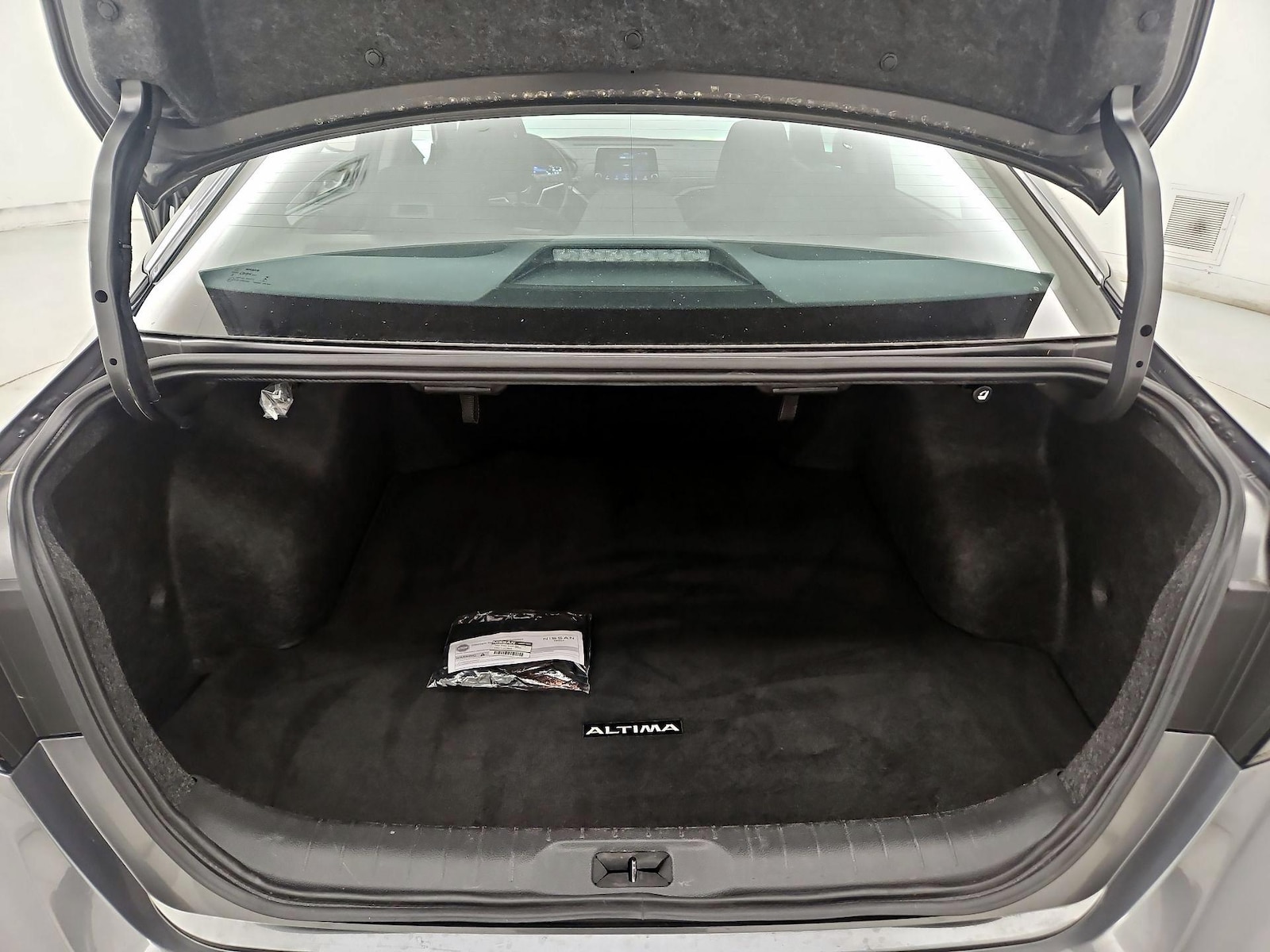 2025 Nissan Altima SV - Photo 21