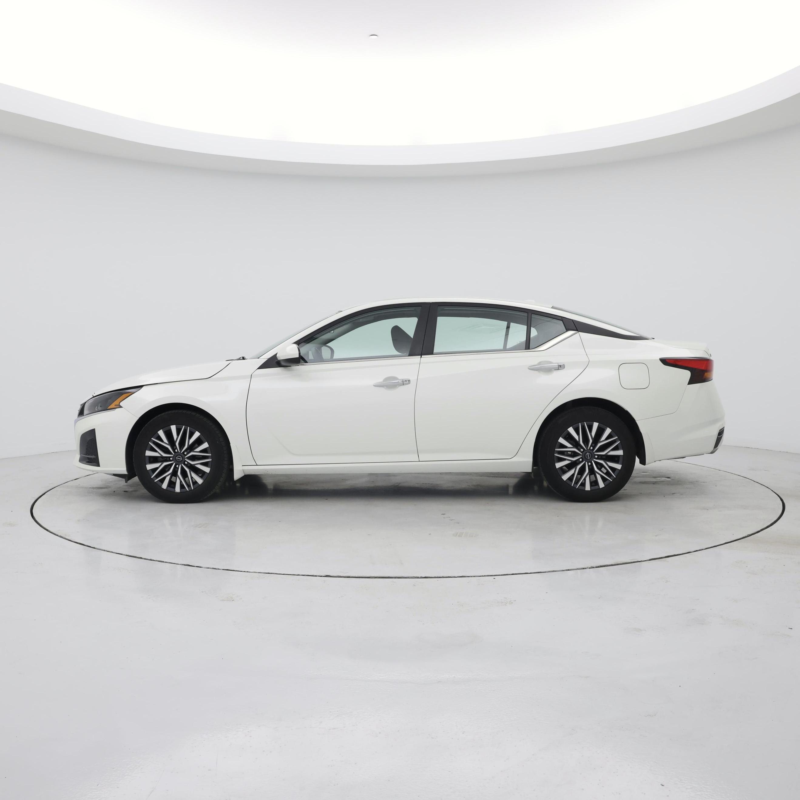 Thumbnail: 2023 Nissan Altima - 3