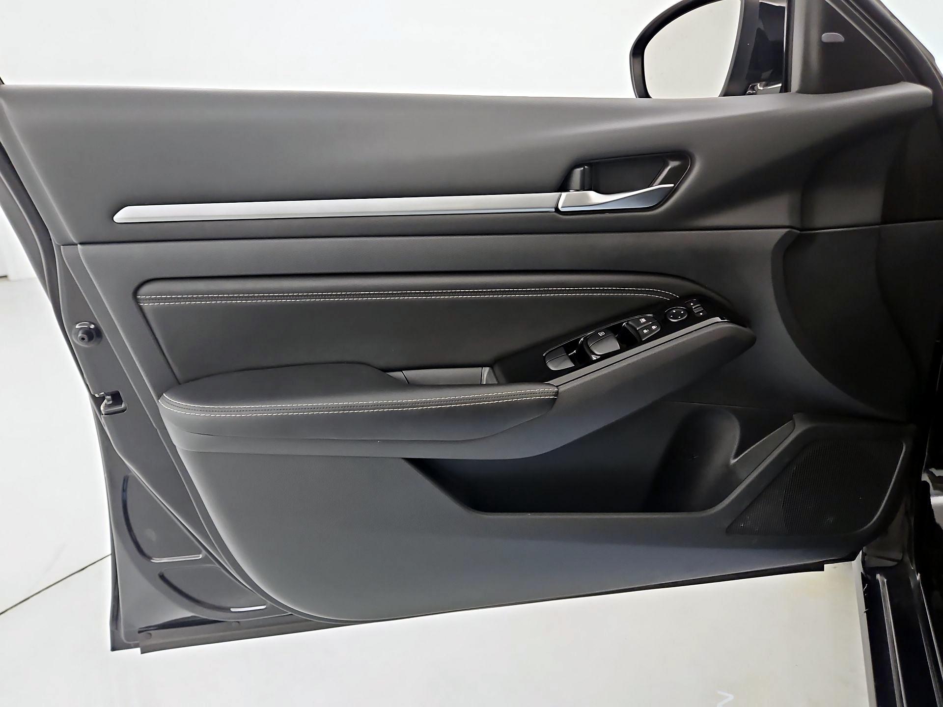 Thumbnail: 2023 Nissan Altima - 12