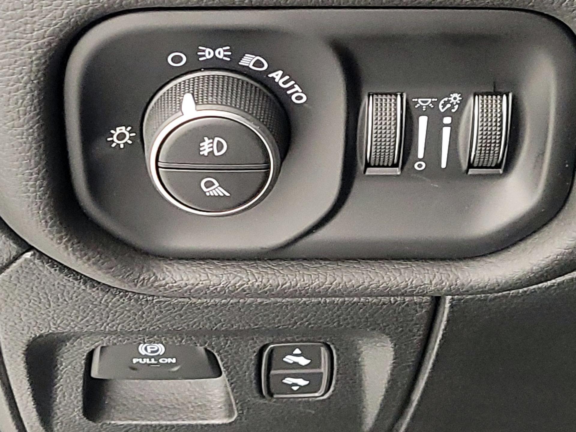 Thumbnail: 2025 RAM 1500 - 13