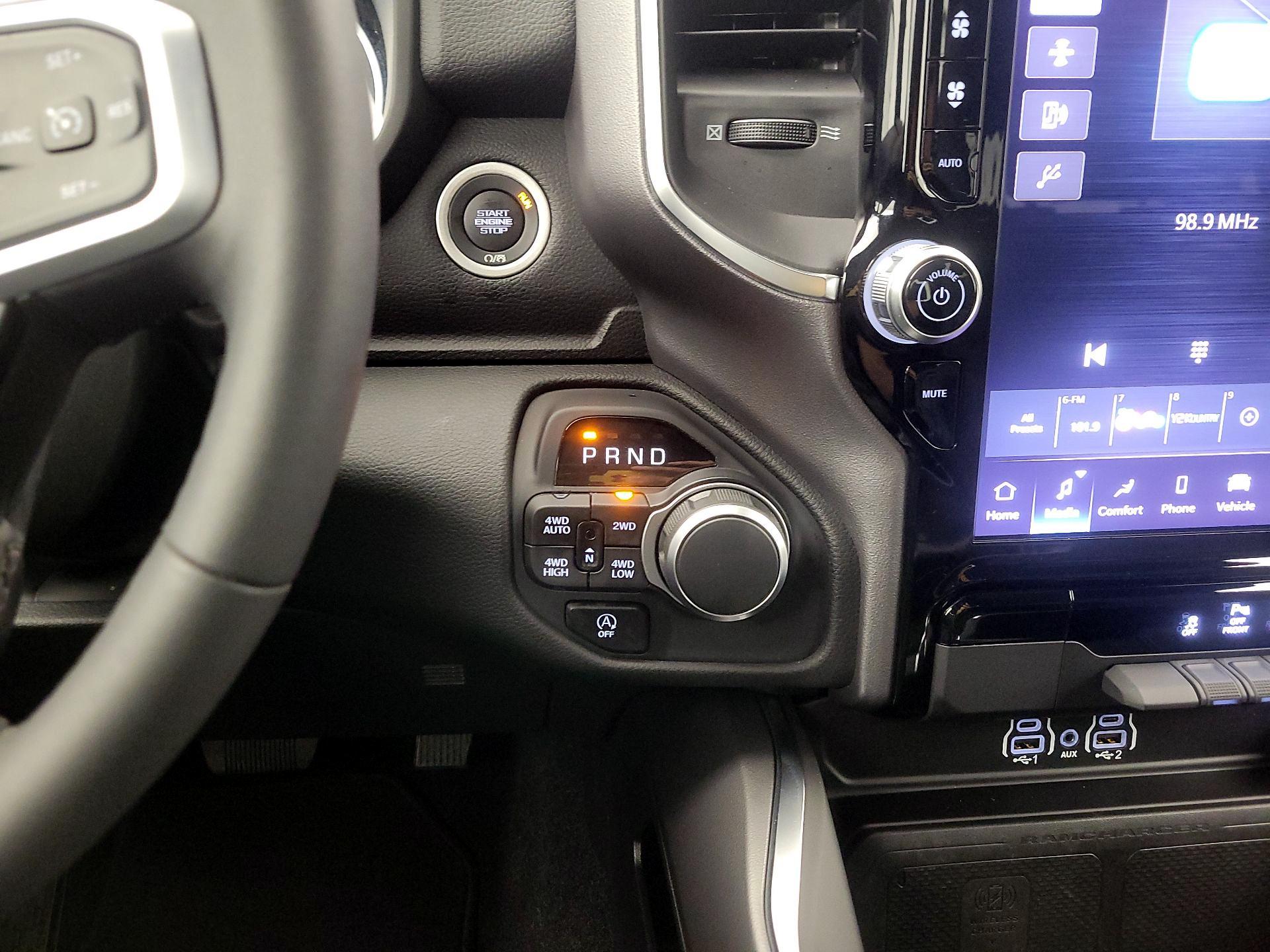 Thumbnail: 2025 RAM 1500 - 17