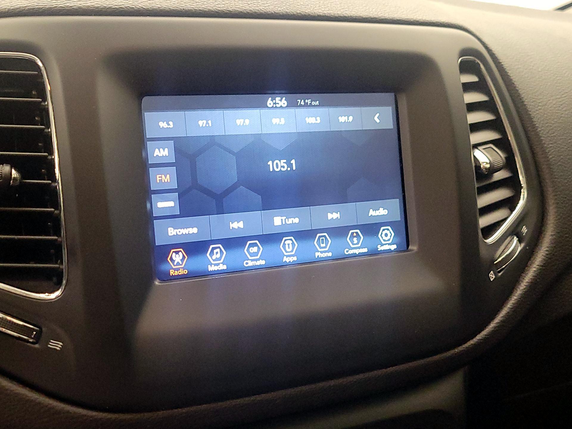 Thumbnail: 2021 Jeep Compass - 16