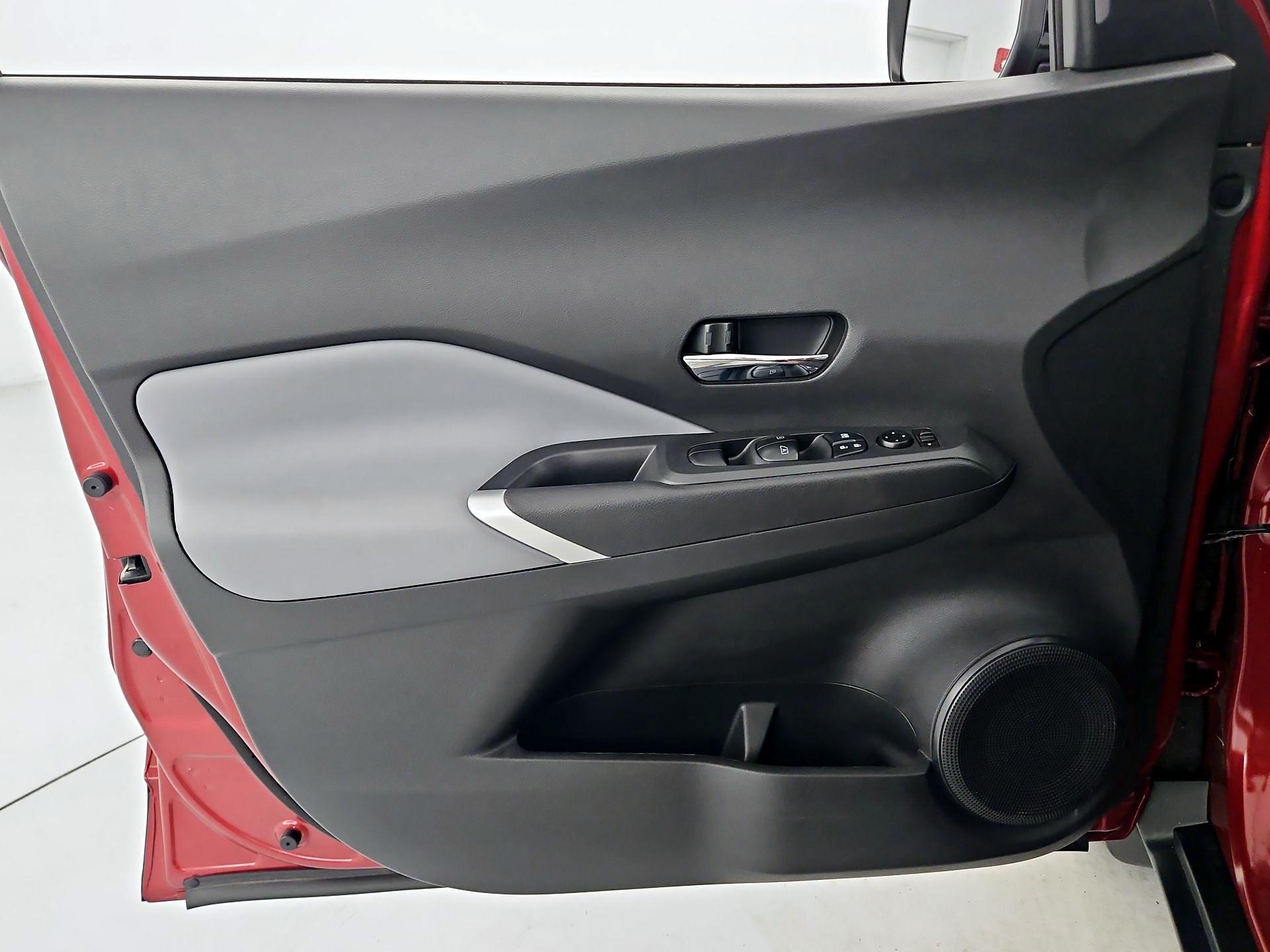 Thumbnail: 2023 Nissan Kicks - 12