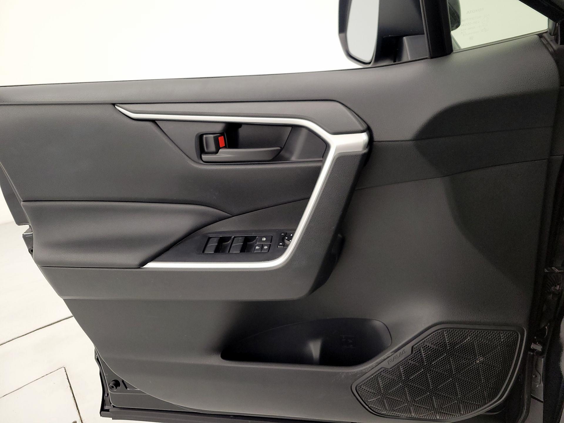 Thumbnail: 2020 Toyota RAV4 - 12