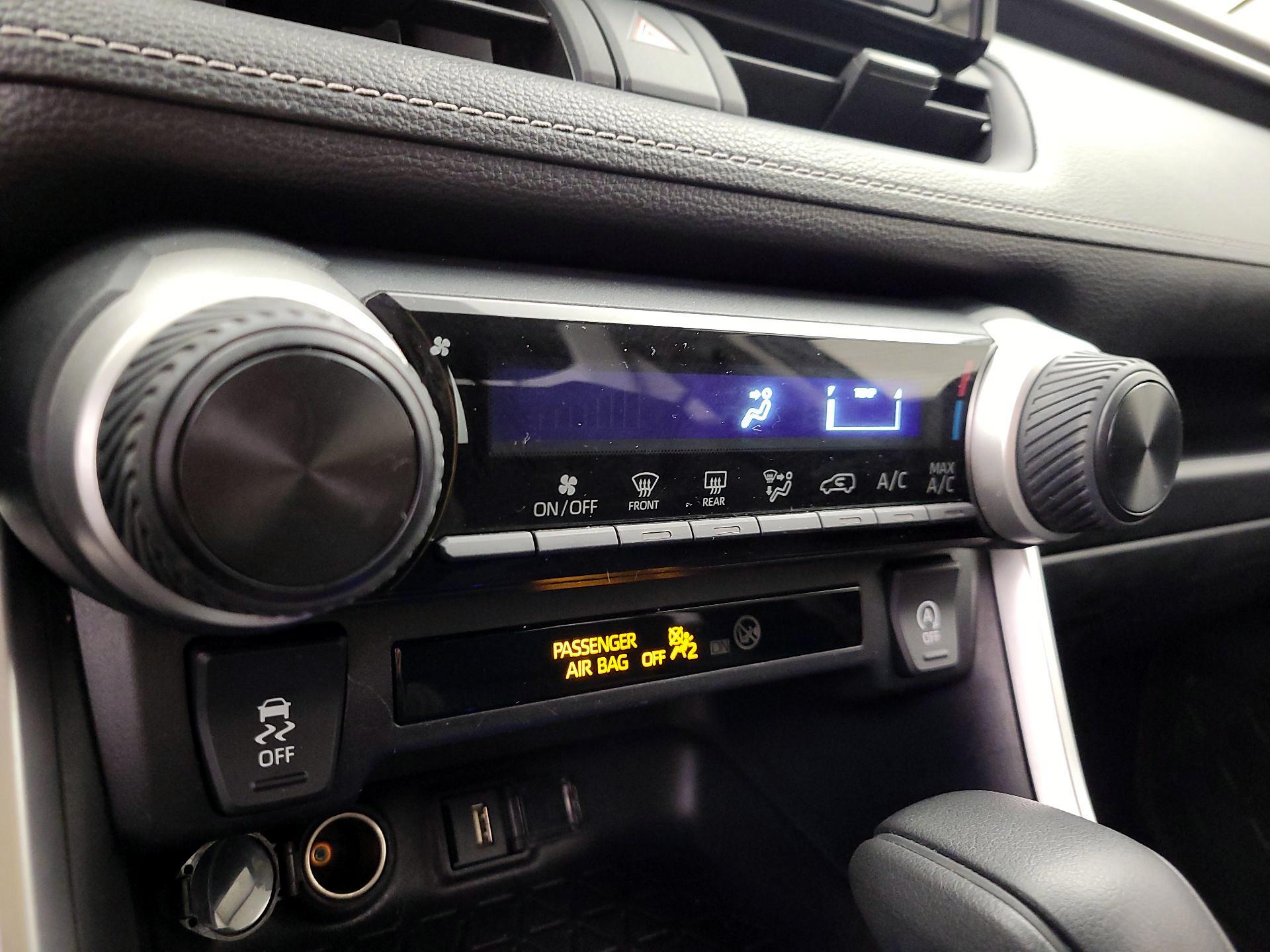 Thumbnail: 2020 Toyota RAV4 - 16