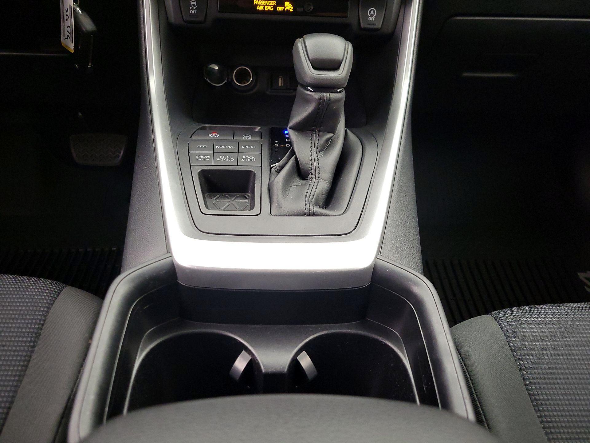 Thumbnail: 2020 Toyota RAV4 - 17