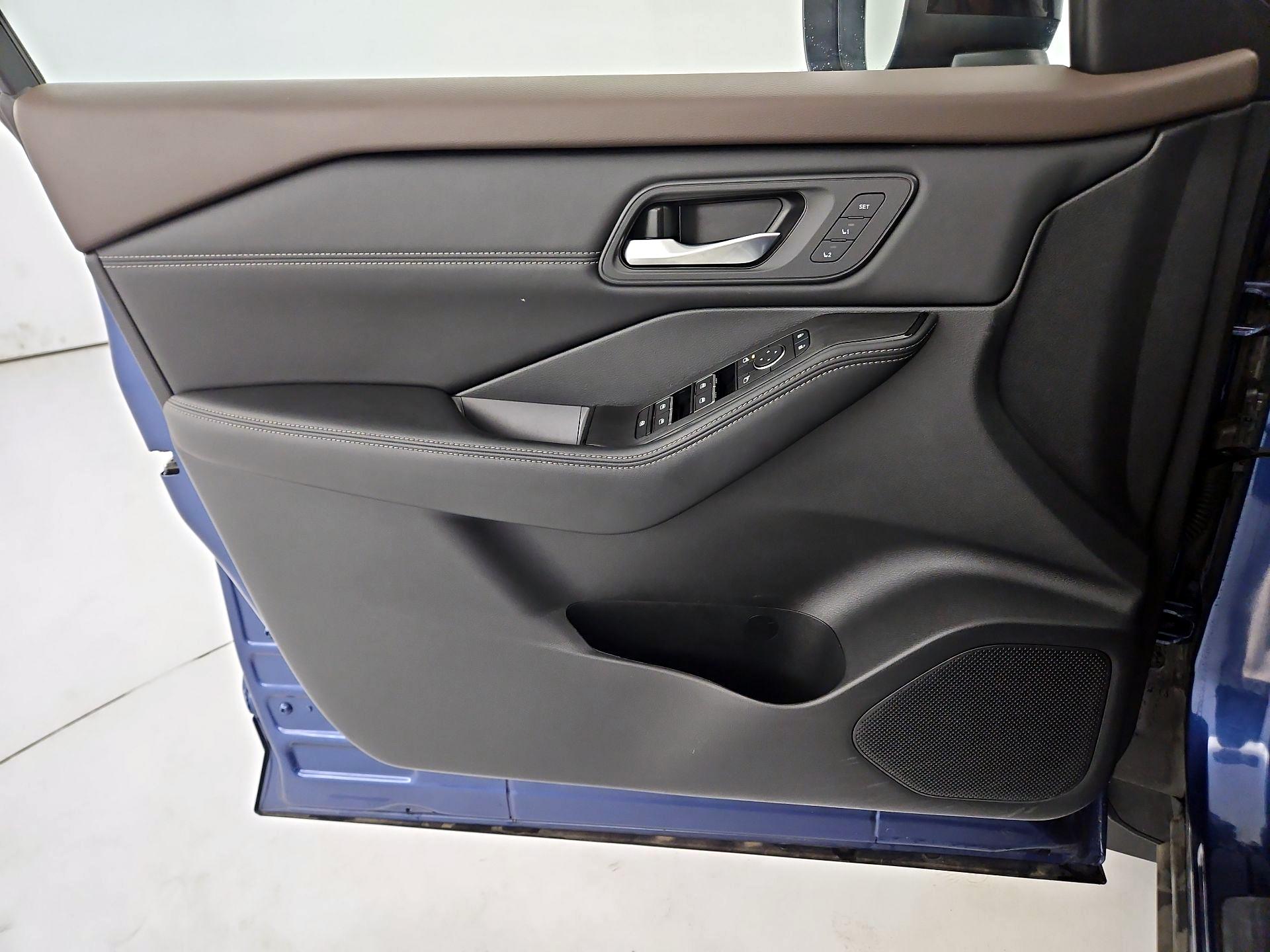 Thumbnail: 2023 Nissan Rogue - 12