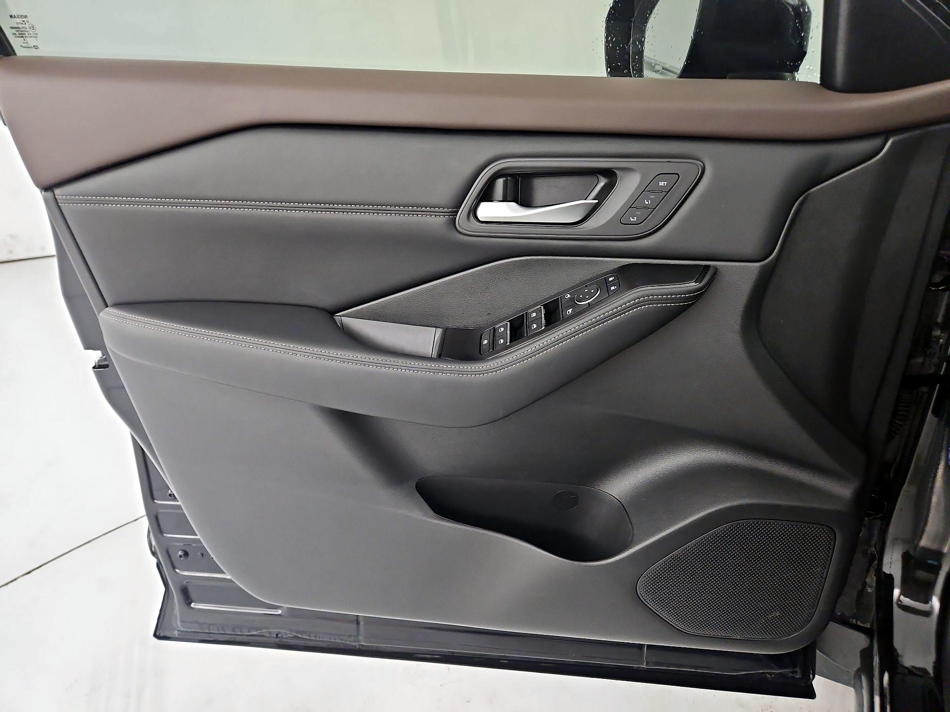 Thumbnail: 2023 Nissan Rogue - 12